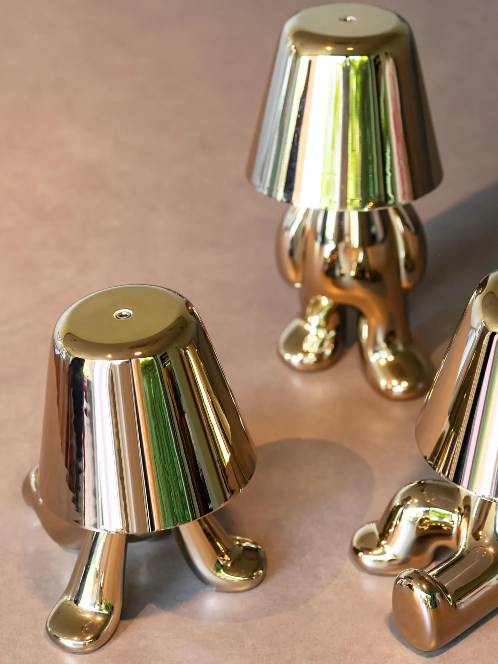Lampada da tavolo piccola portatile a LED con luce regolabile Golden Brothers Ron