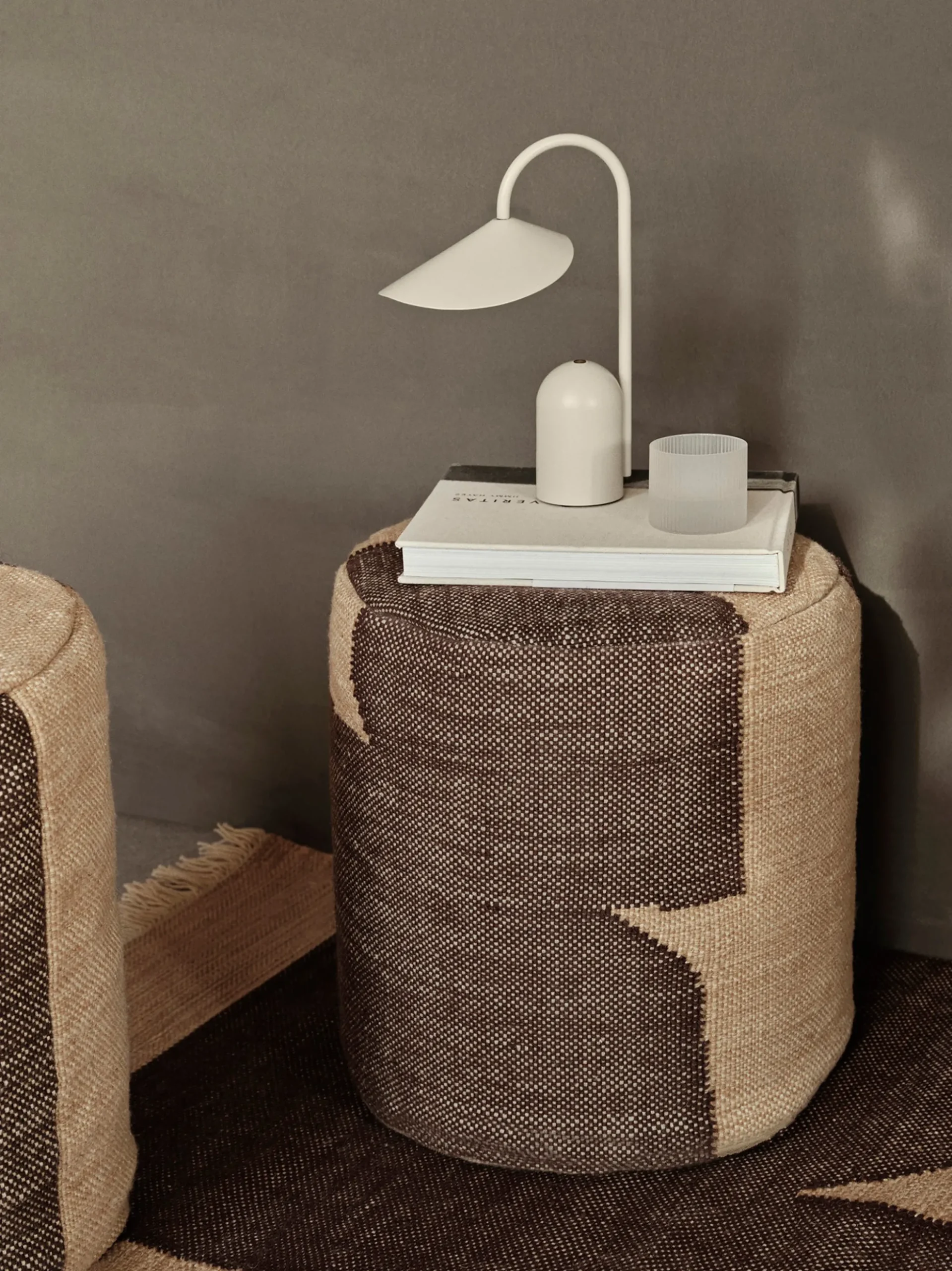 Lampada da tavolo piccola portatile a LED con luce regolabile Arum