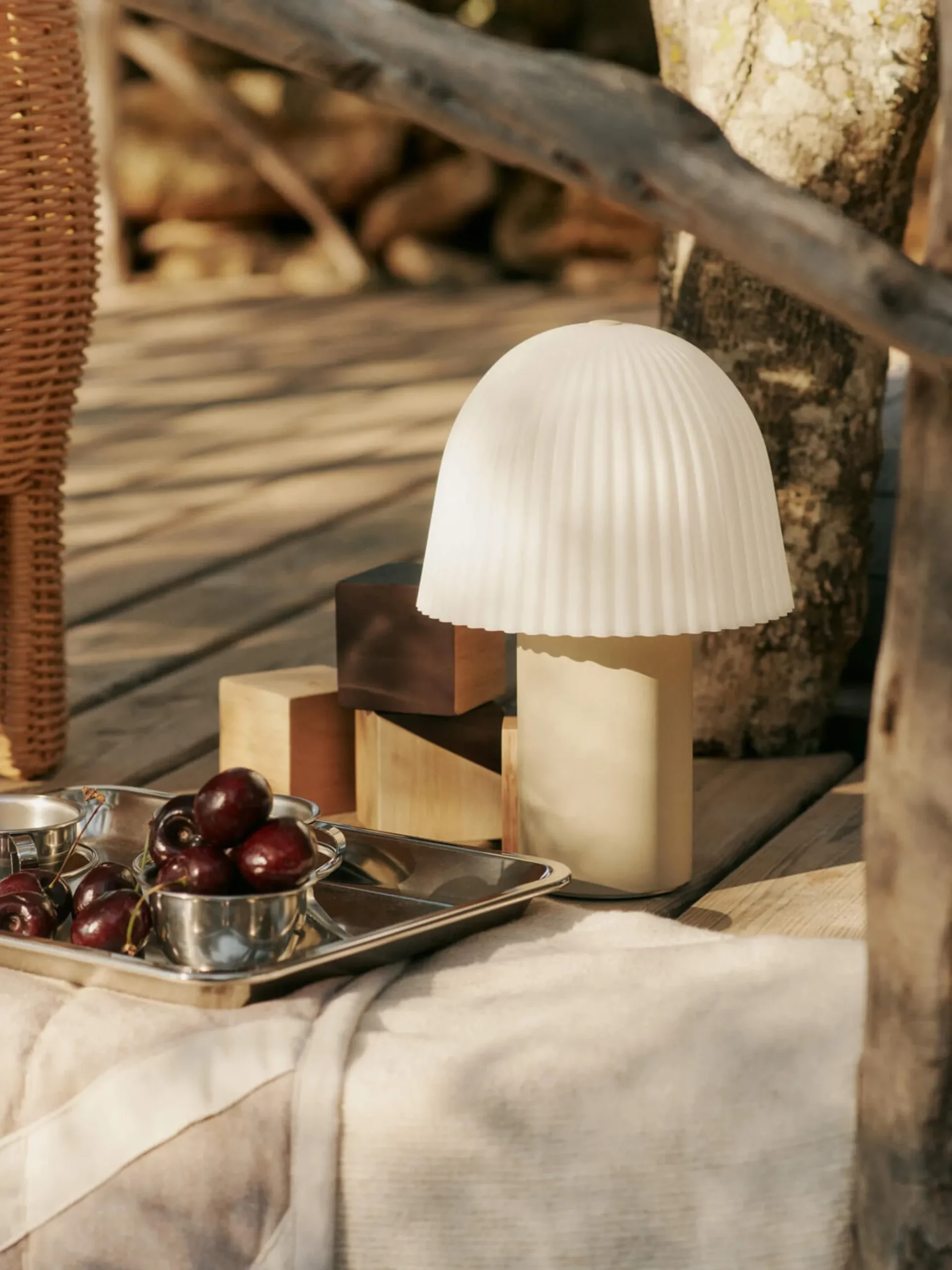 Lampada da tavolo piccola portatile a LED con luce regolabile Frill
