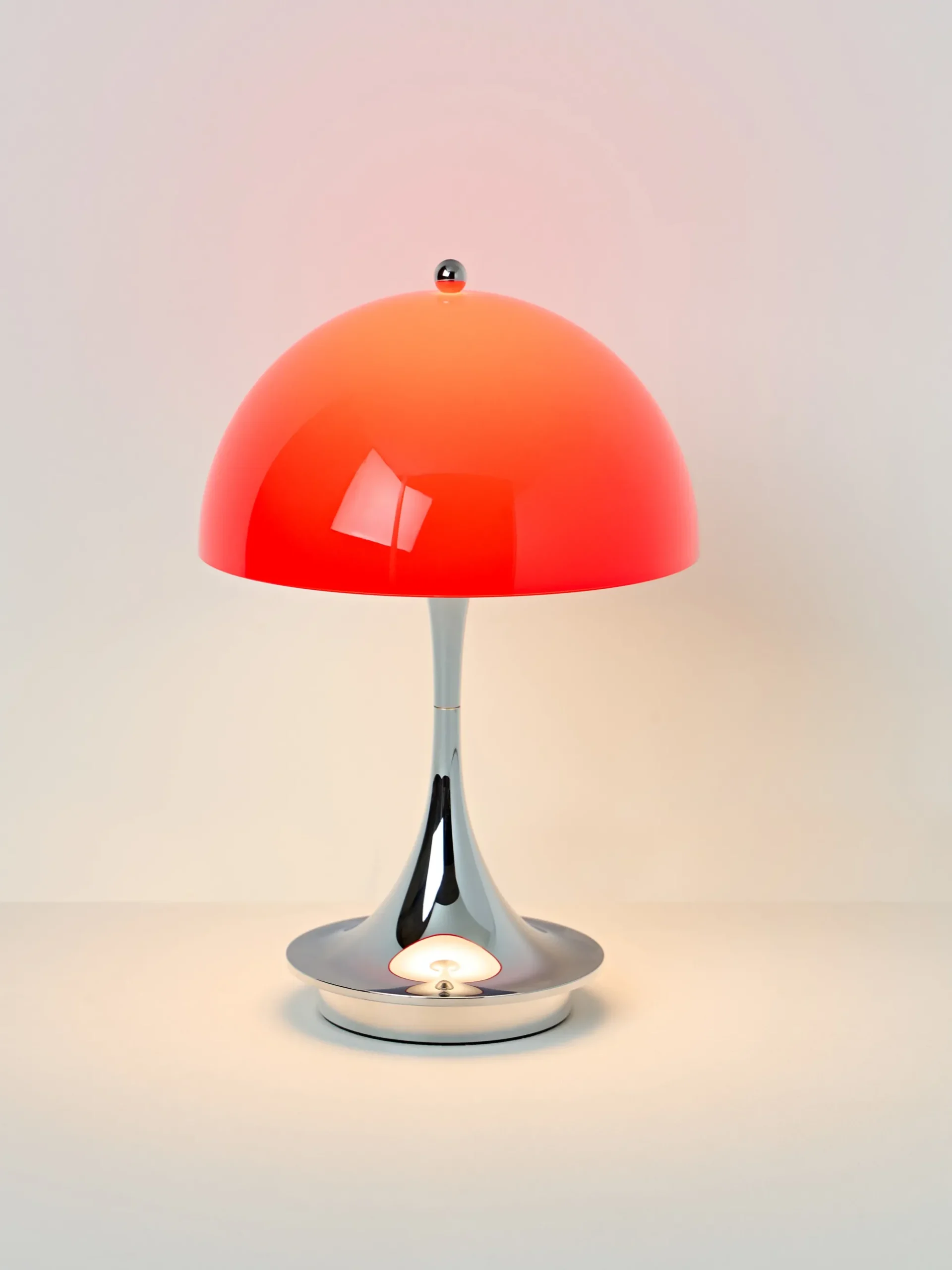 Lampada da tavolo piccola portatile a LED Panthella 160, design Verner Panton