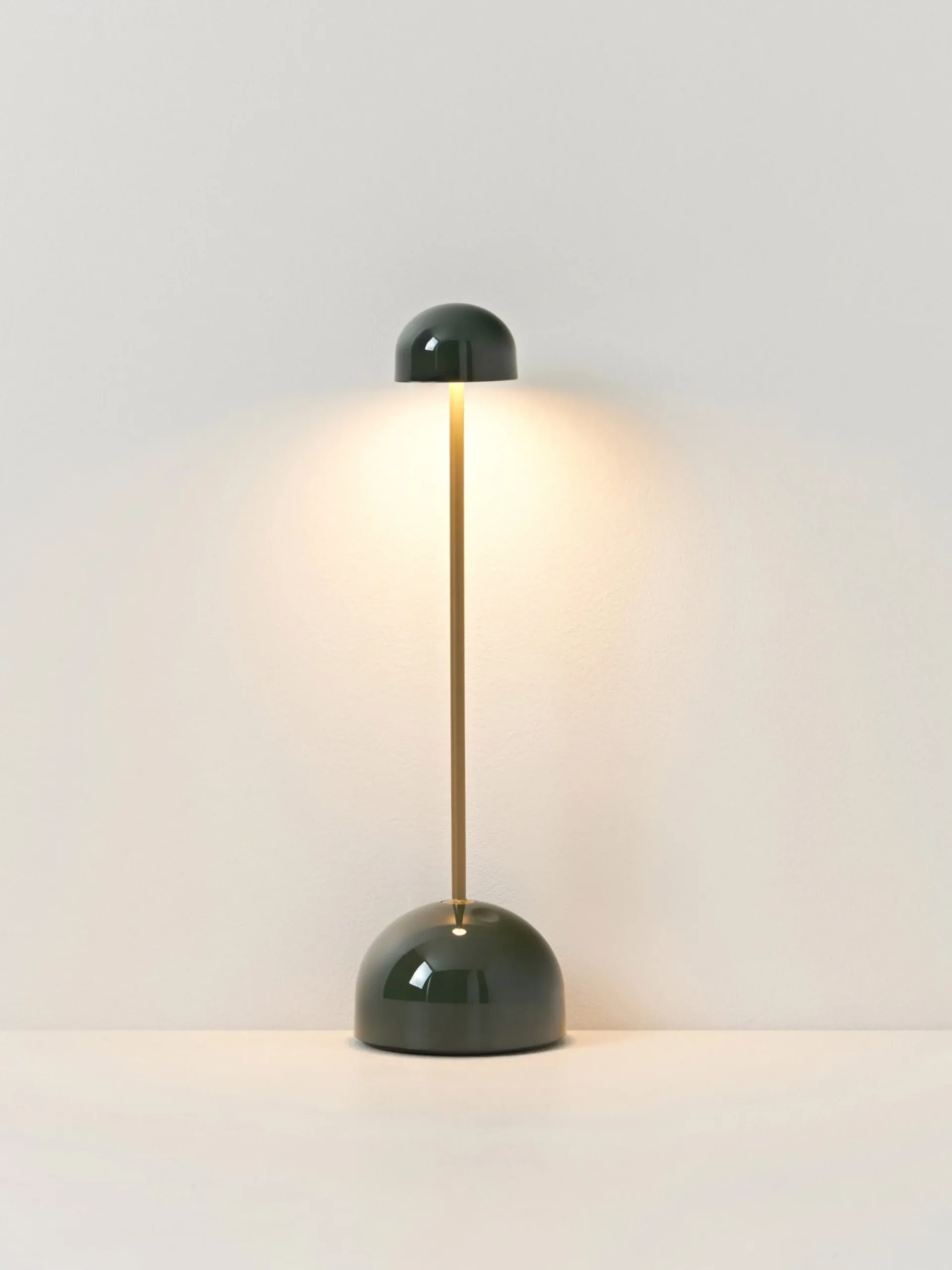 Lampada da tavolo piccola portatile a LED con luce regolabile Sips