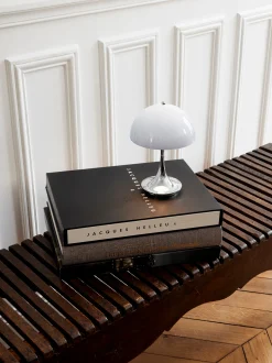 Lampada da tavolo piccola portatile a LED Panthella 160, design Verner Panton