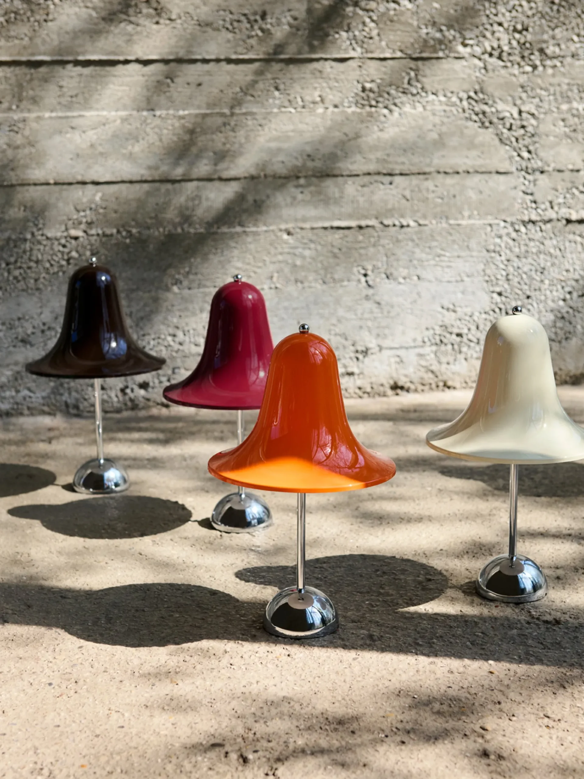 Lampada da tavolo piccola portatile a LED con luce regolabile Pantop, Design Verner Panton