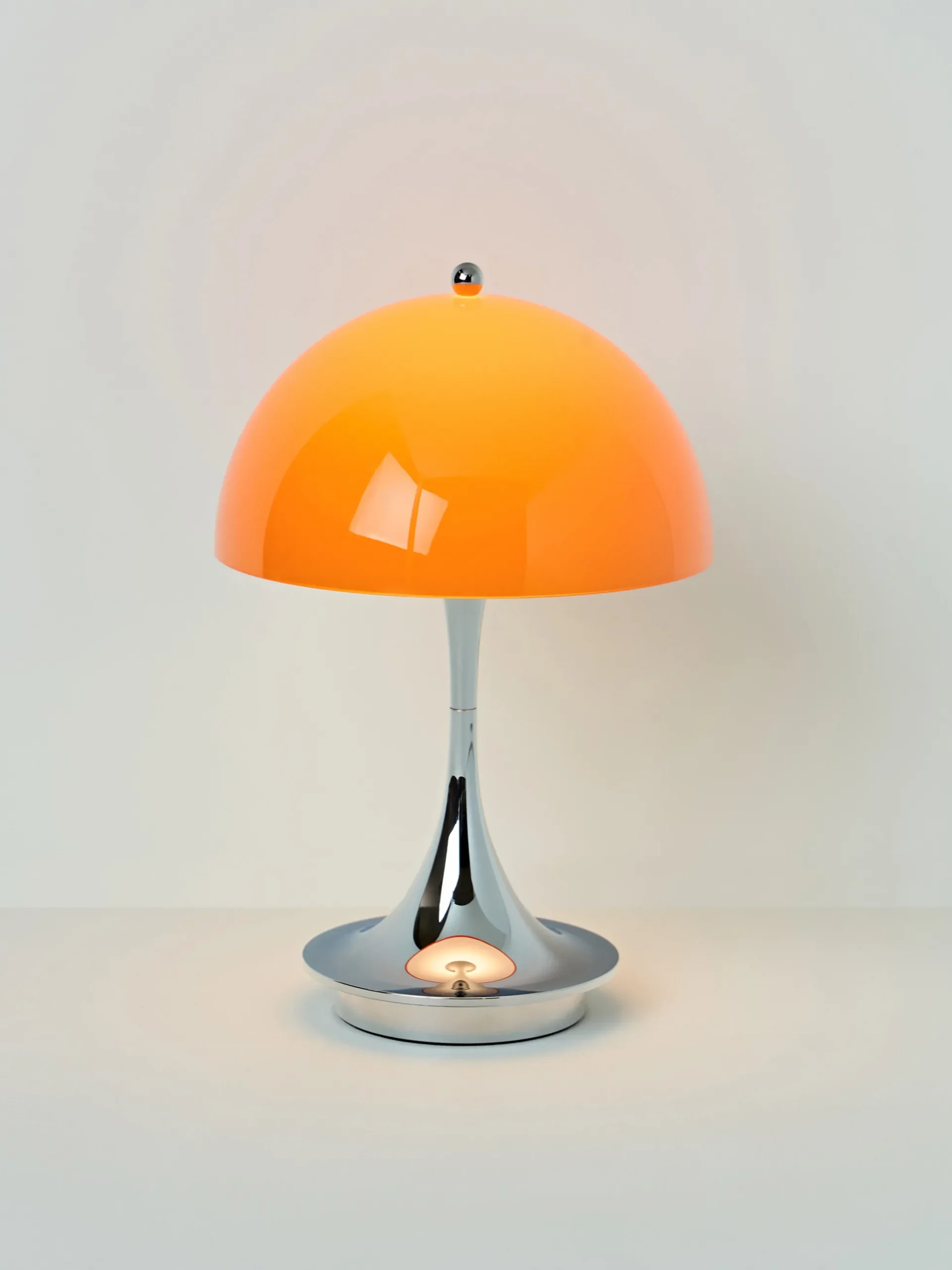 Lampada da tavolo piccola portatile a LED Panthella 160, design Verner Panton