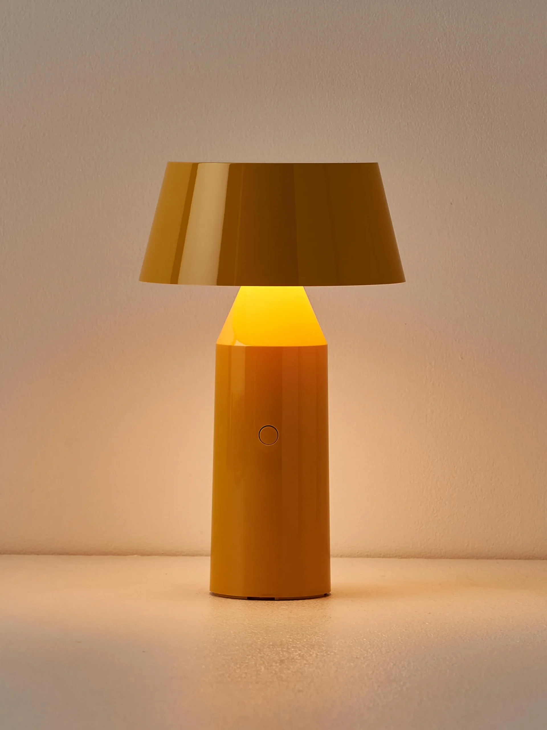 Lampada da tavolo portatile a LED con luce regolabile e paralume orientabile Bicoca
