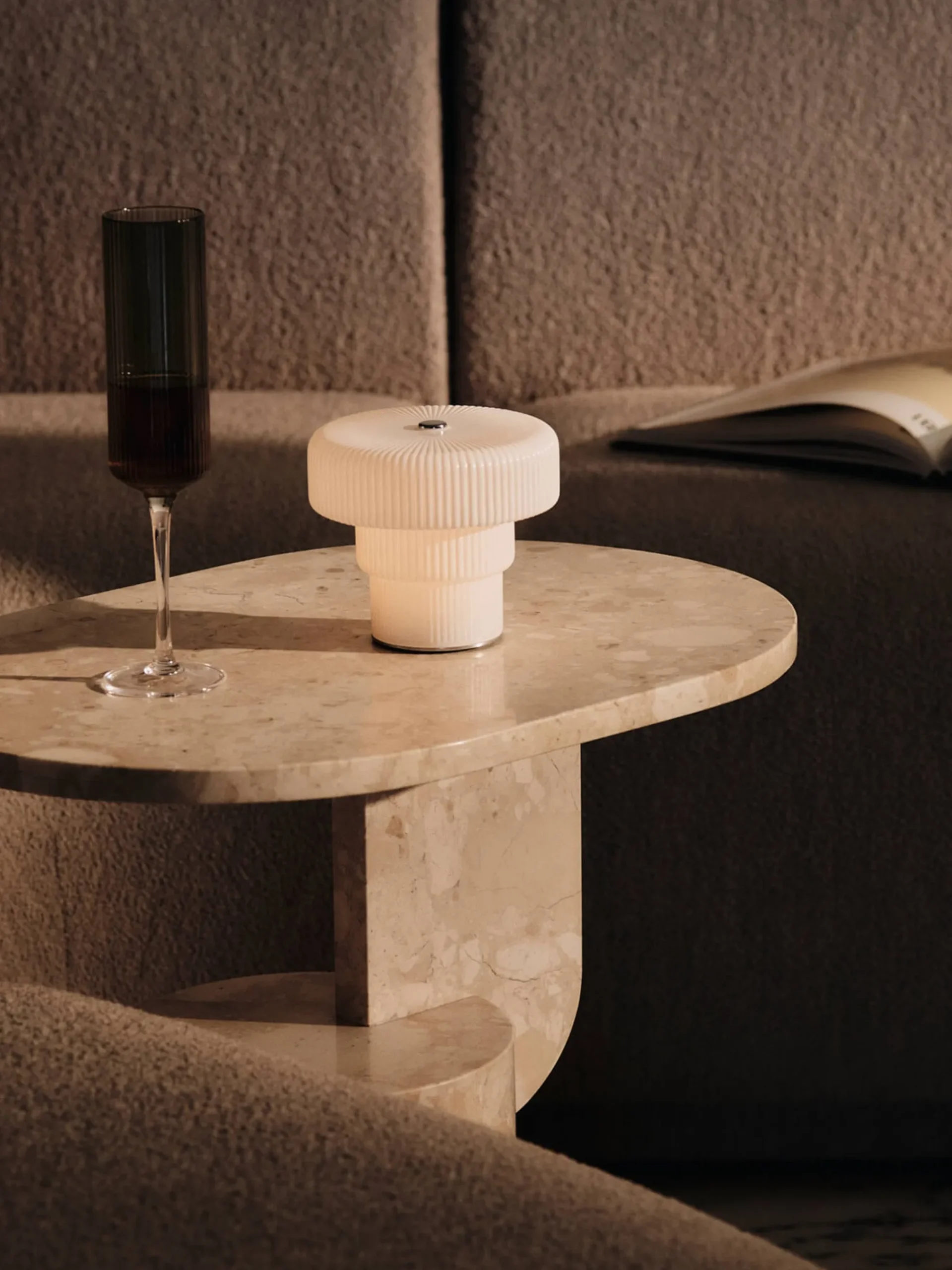 Lampada da tavolo portatile a LED in vetro soffiato con luce regolabile Ripple