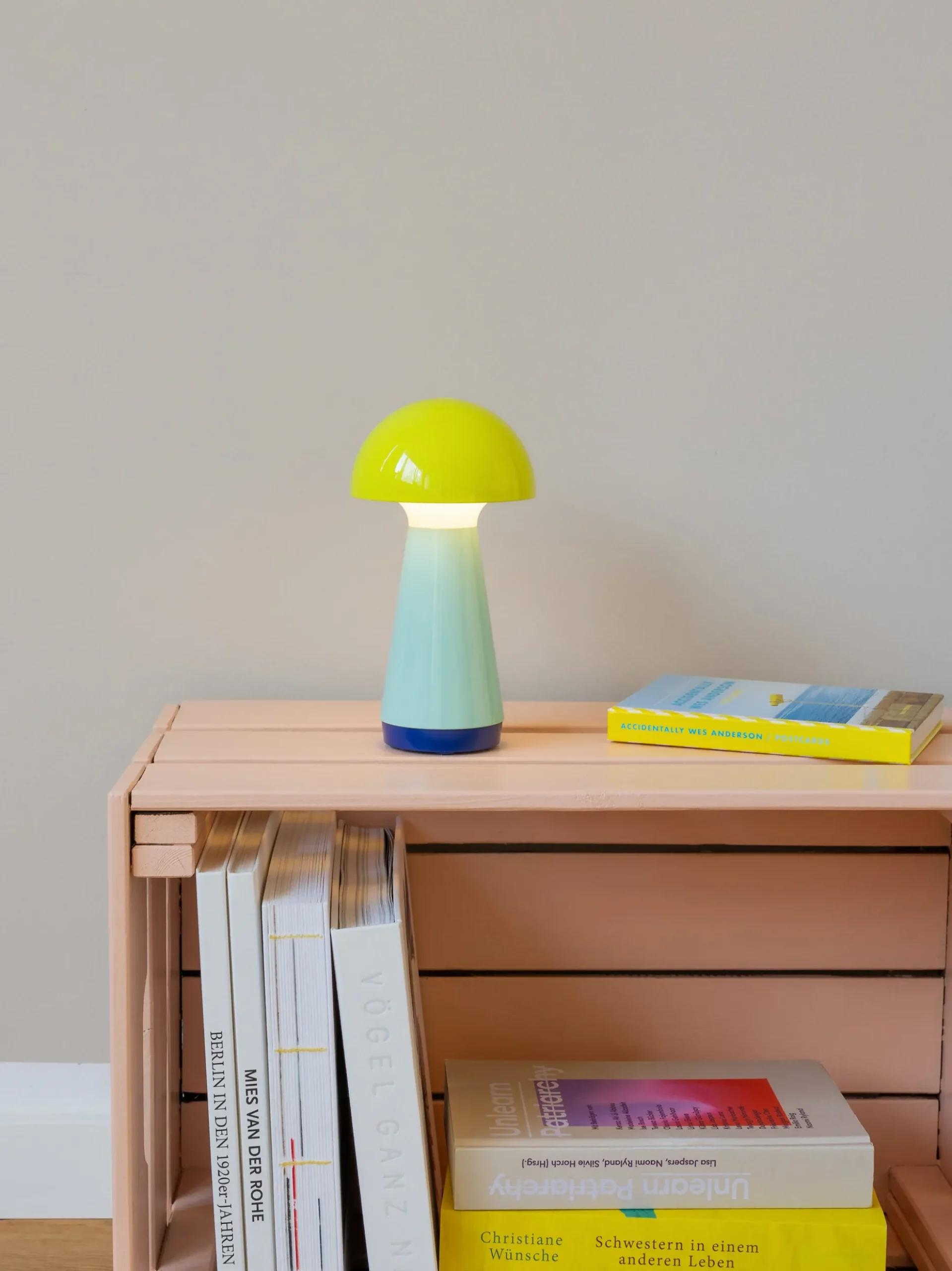 Lampada da tavolo portatile a LED con luce regolabile Bobbi