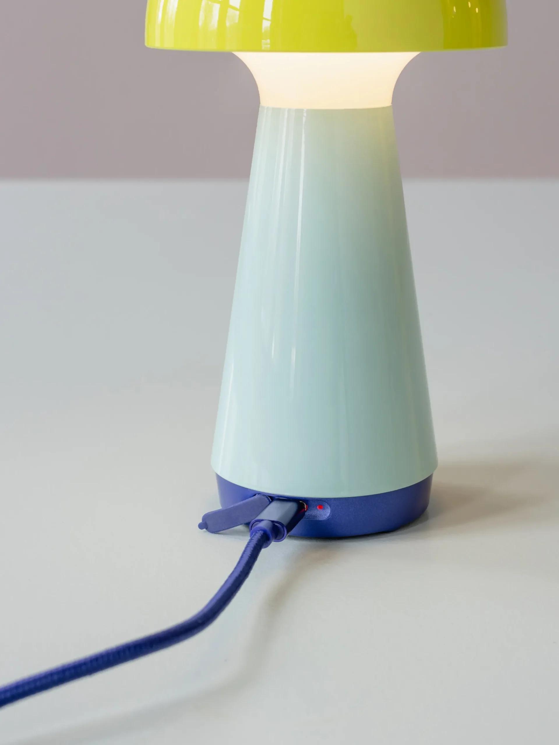 Lampada da tavolo portatile a LED con luce regolabile Bobbi