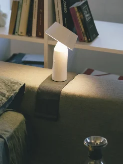 Lampada da tavolo portatile a LED con luce regolabile e paralume orientabile Bicoca