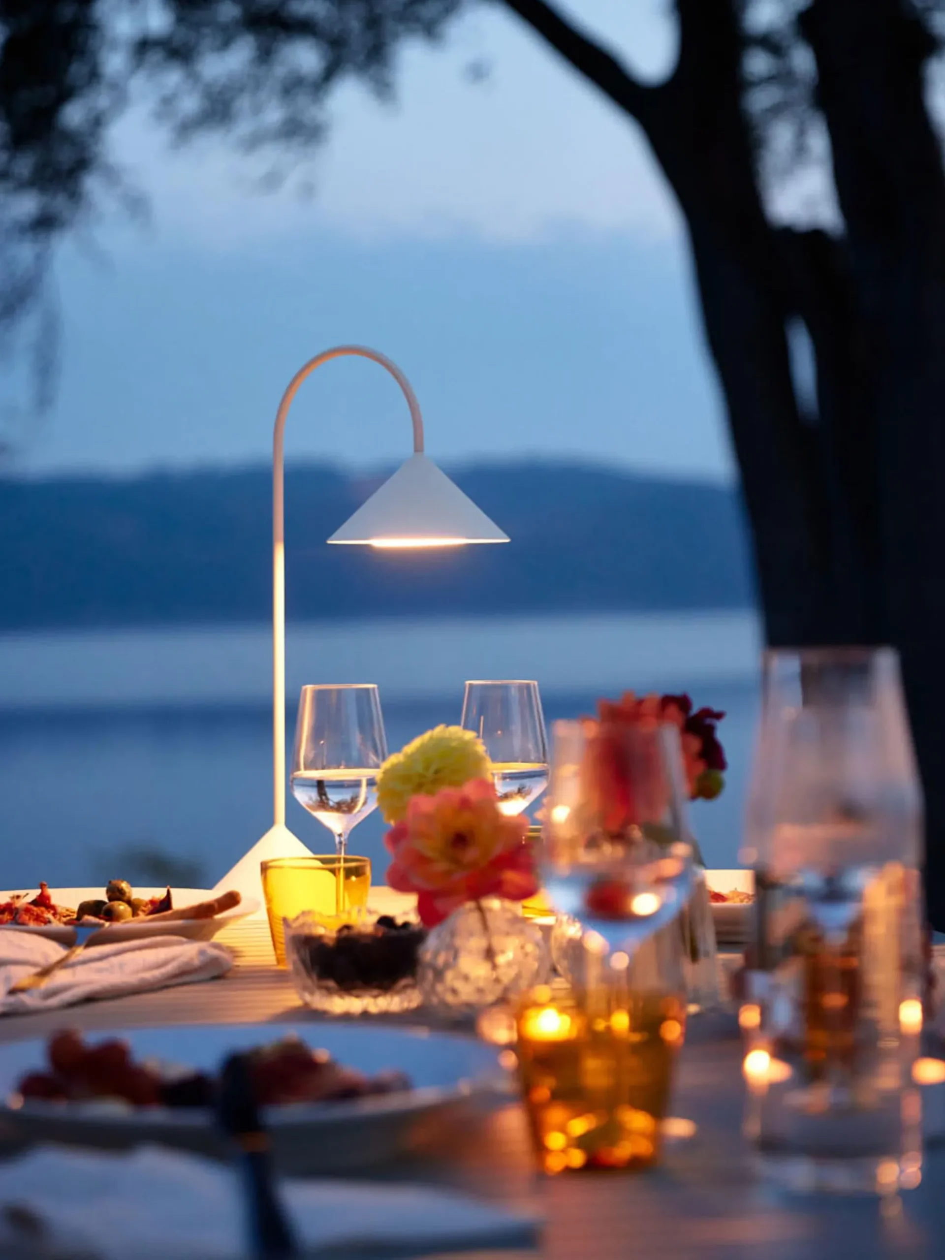 Lampada da tavolo portatile da esterno a LED con luce regolabile Grasp