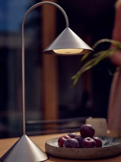 Lampada da tavolo portatile da esterno a LED con luce regolabile Grasp
