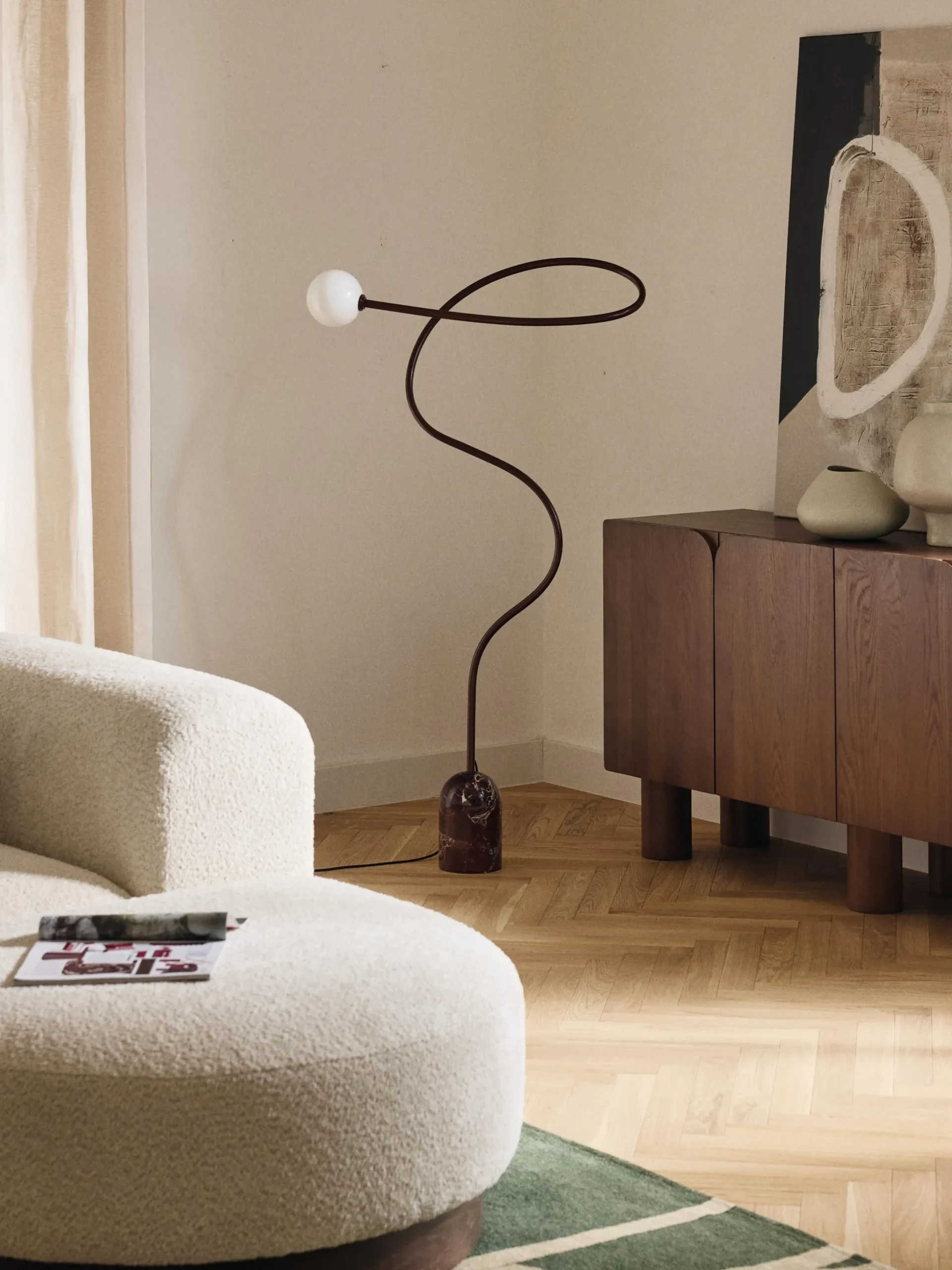 Lampada da terra con base in marmo Alina