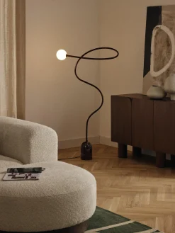 Lampada da terra con base in marmo Alina
