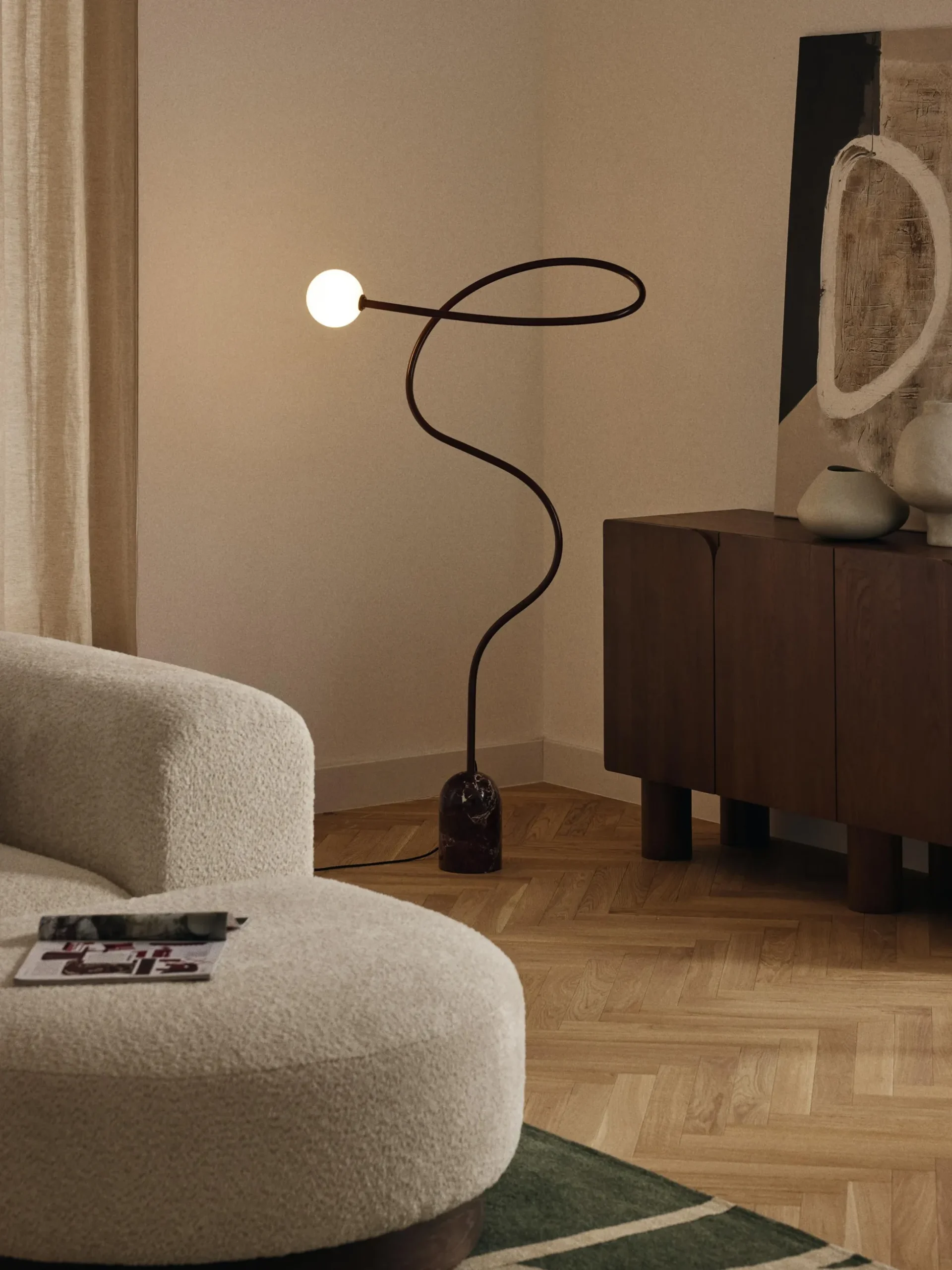 Lampada da terra con base in marmo Alina