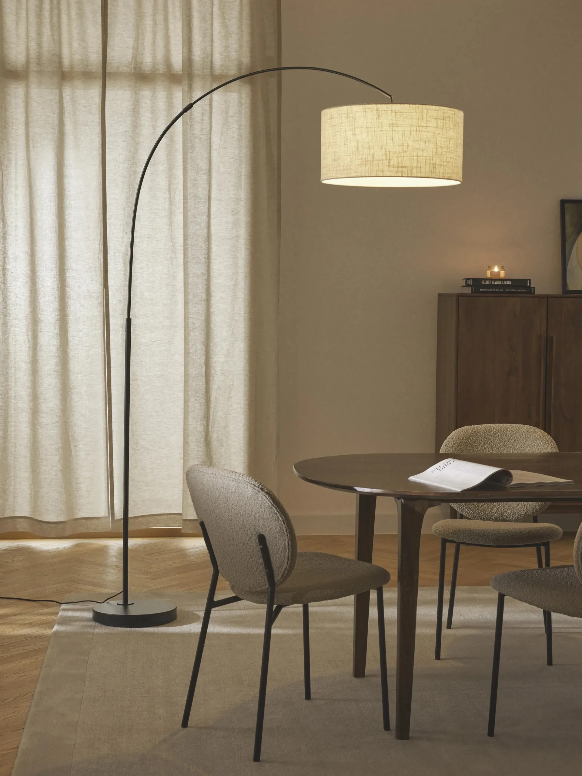 Lampada grande ad arco Niels