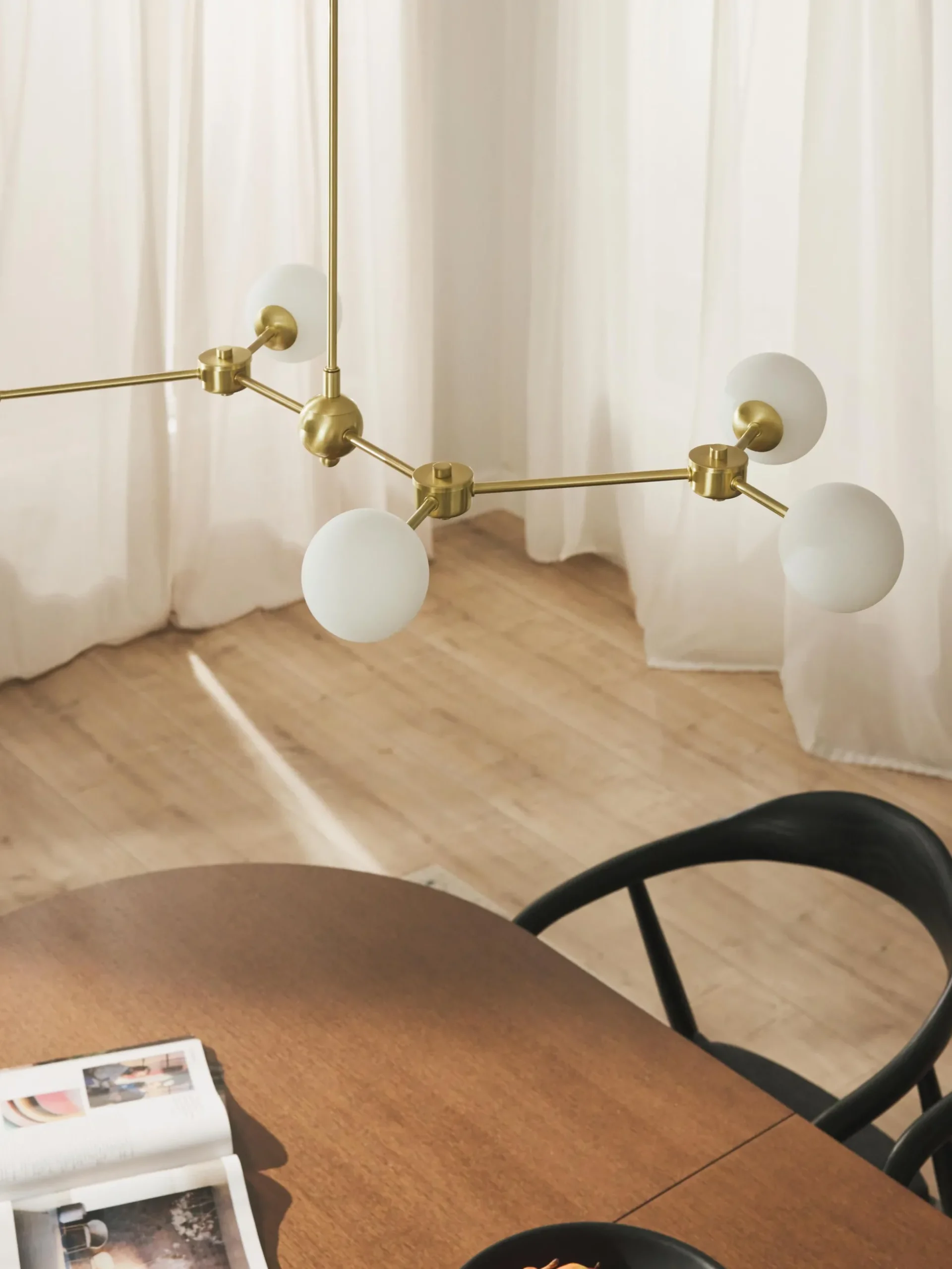 Lampada grande a sospensione in vetro opale Aurelia