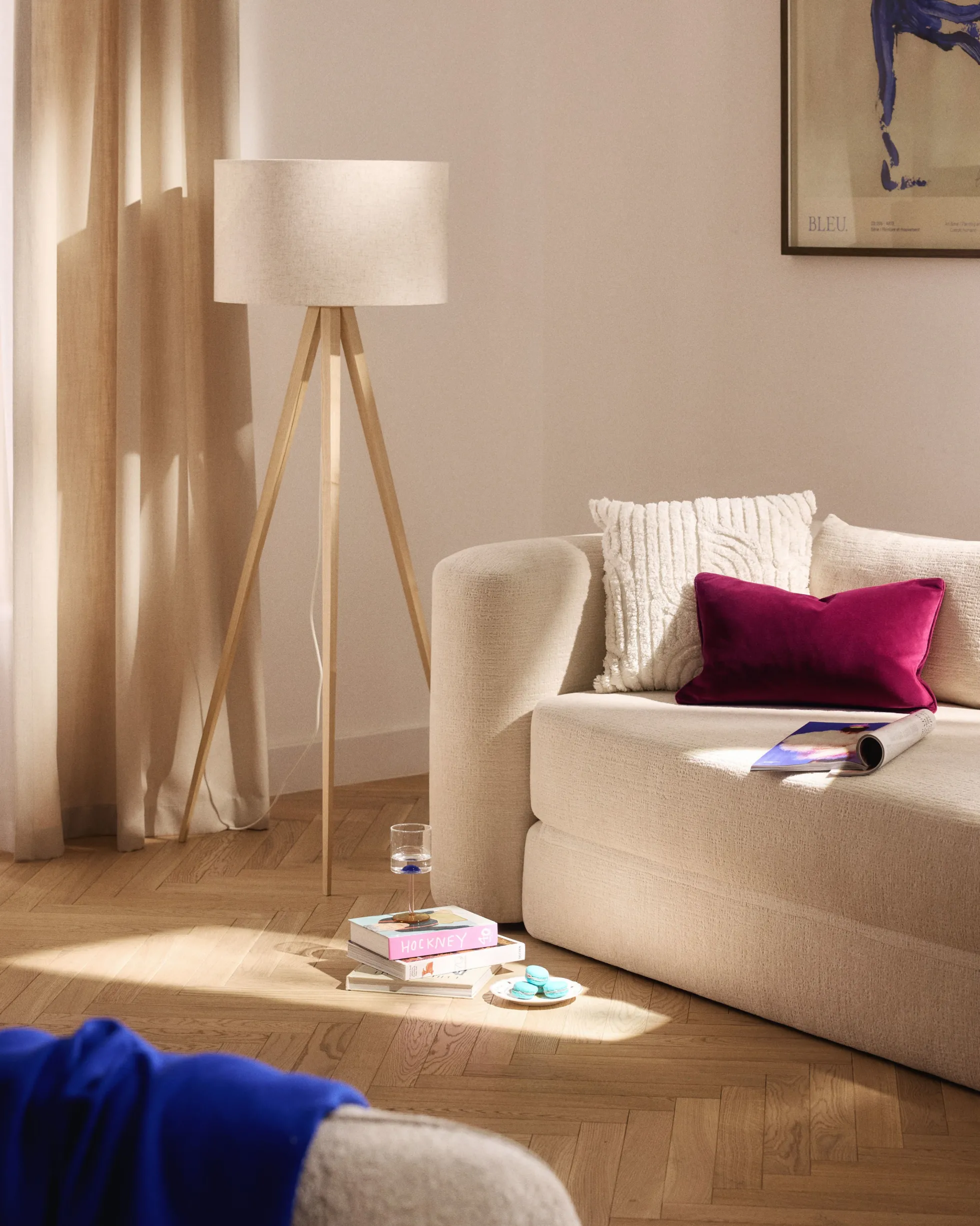 Lampada treppiede da terra scandi in legno massiccio Jake