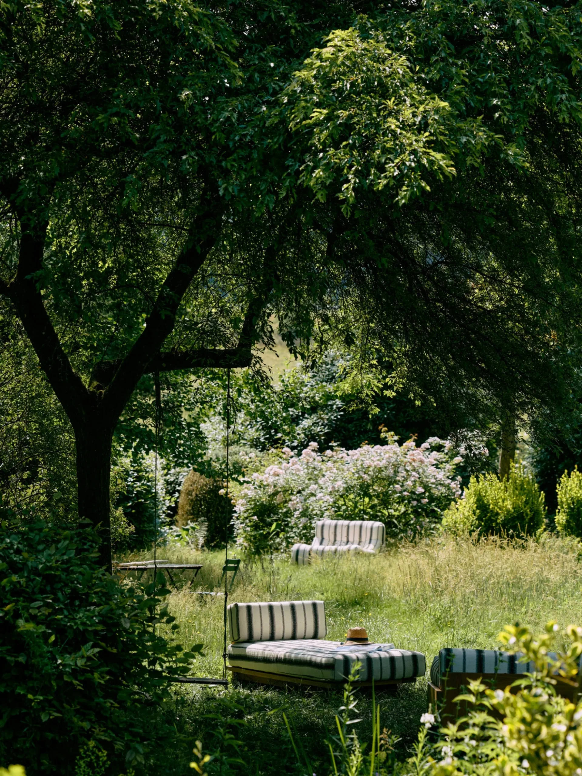 Lettino da giardino in legno di teak Chalkstripe