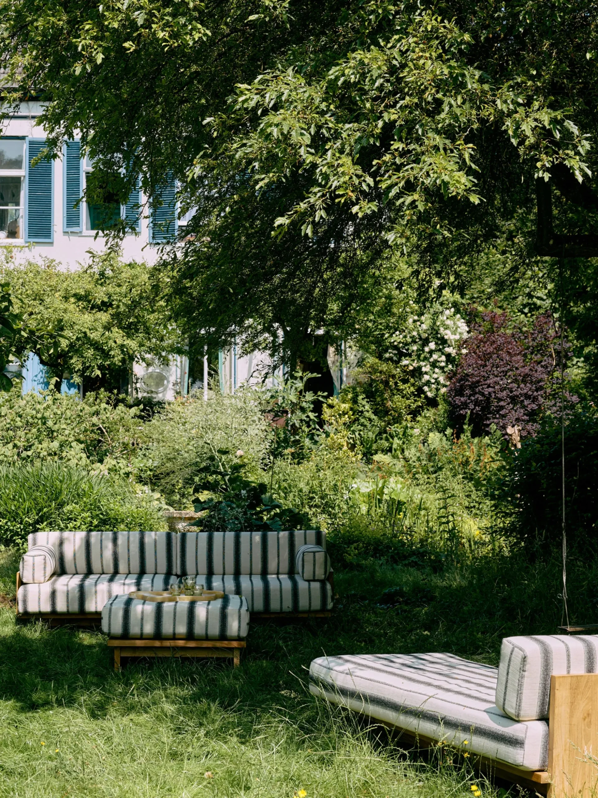 Lettino da giardino in legno di teak Chalkstripe