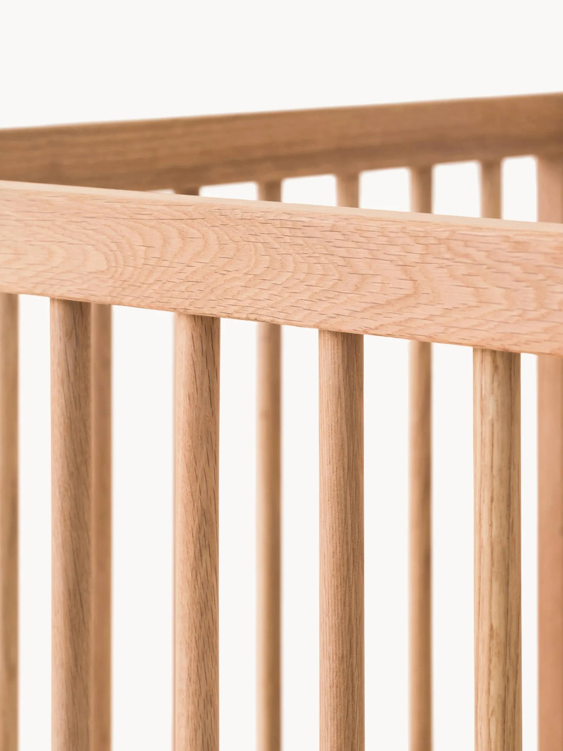 Lettino per bambini regolabile in altezza in legno di quercia Pure, 70 x 140 cm