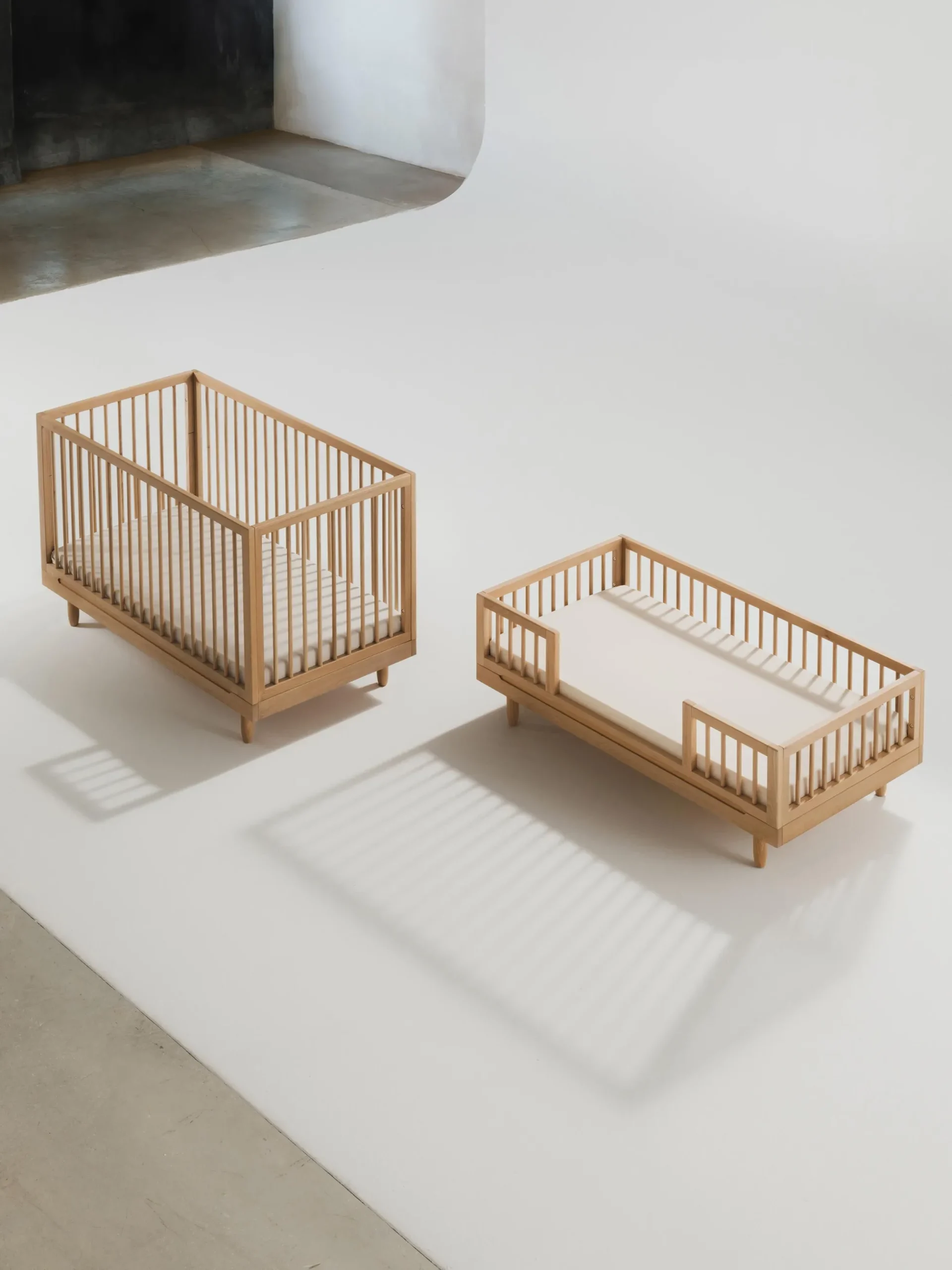 Lettino per bambini regolabile in altezza in legno di quercia Pure, 70 x 140 cm