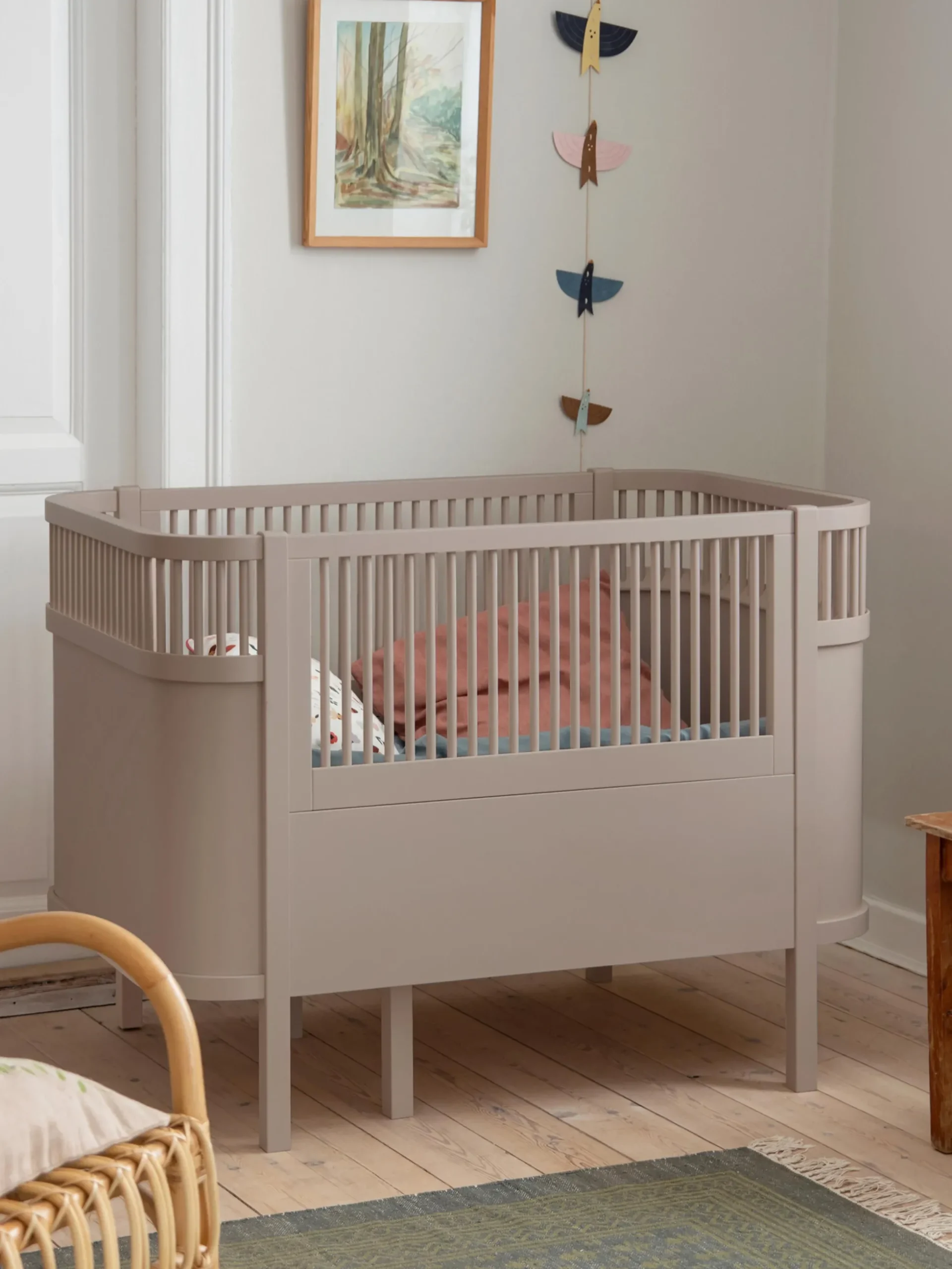 Lettino per bambini allungabile in legno di betulla Baby & Jr., 70 x 110/150 cm