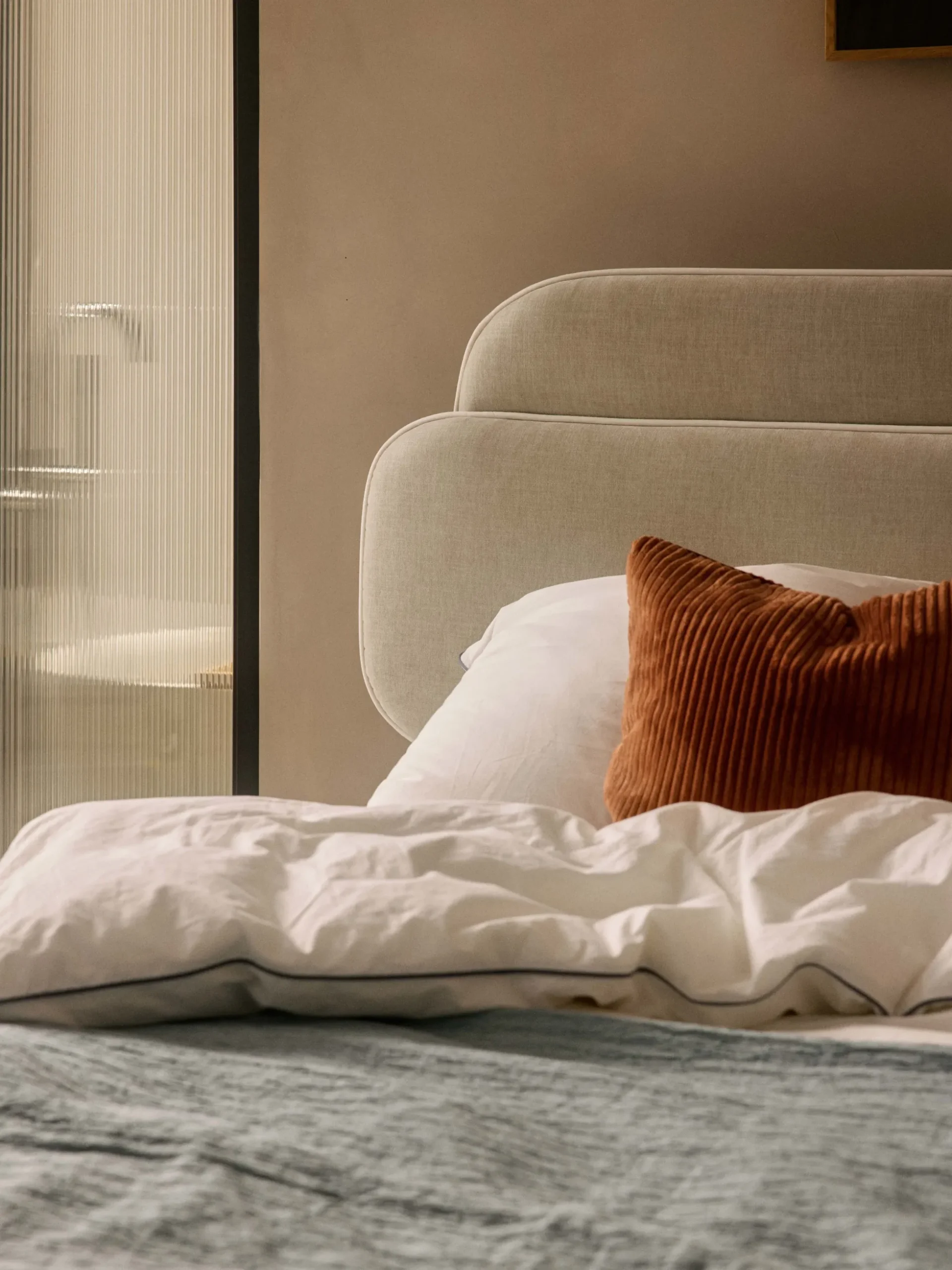 Letto boxspring con vano contenitore Enrica