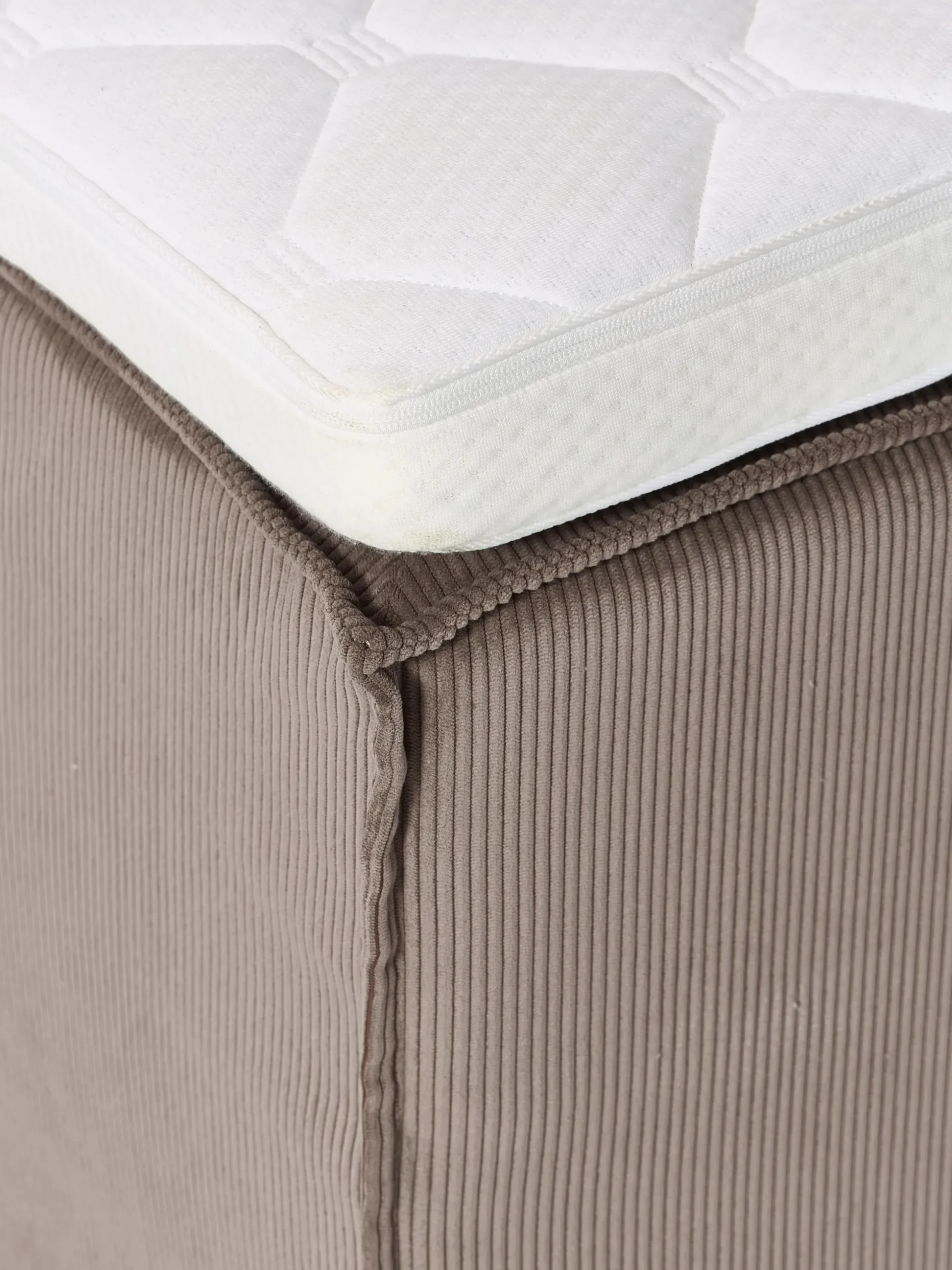 Letto boxspring in velluto a coste Lennon