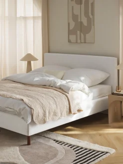 Letto imbottito con piedini in legno Giulia