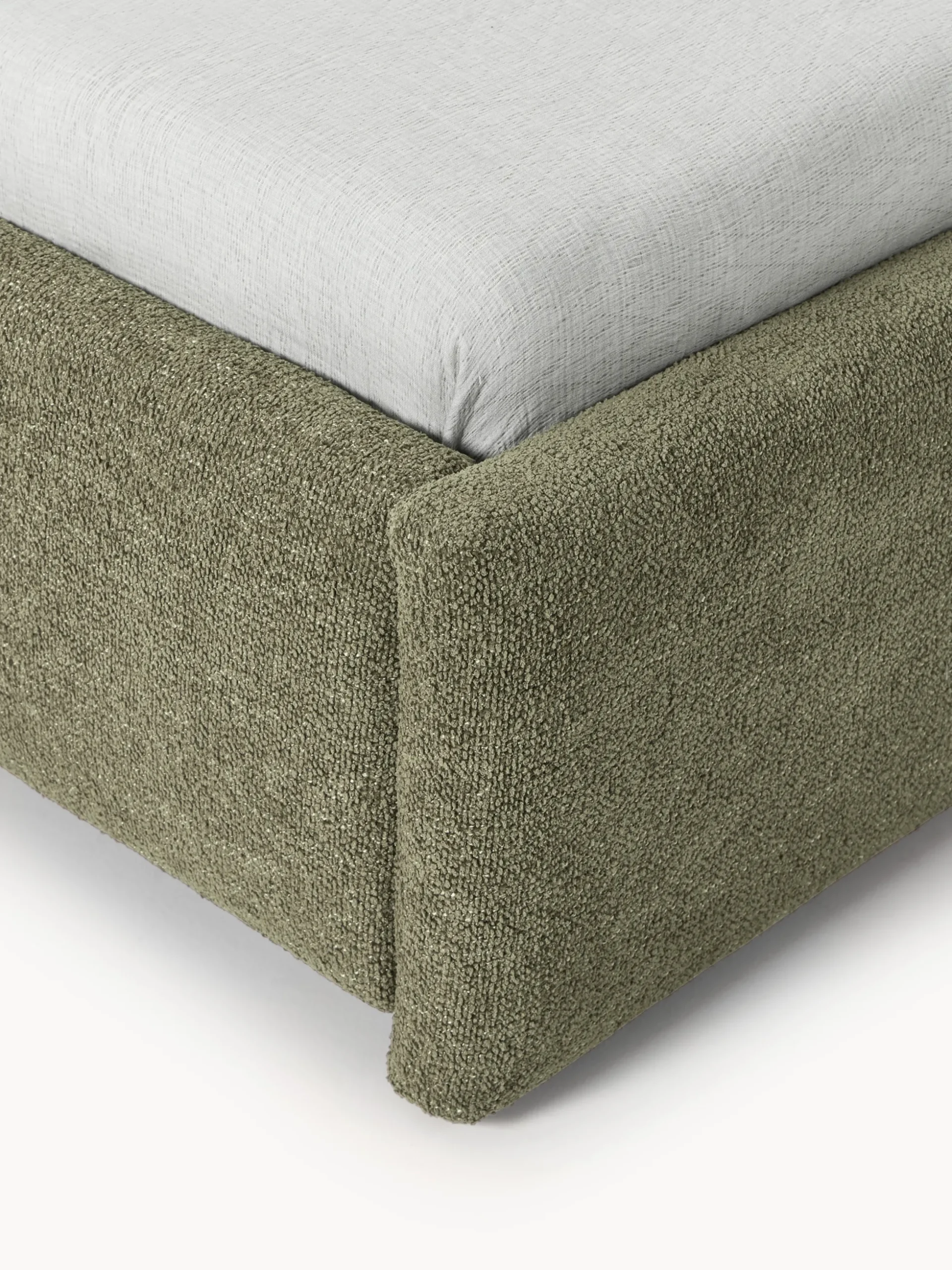 Letto imbottito in bouclé Gary