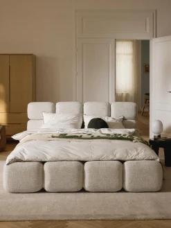Letto imbottito in bouclé Tayla