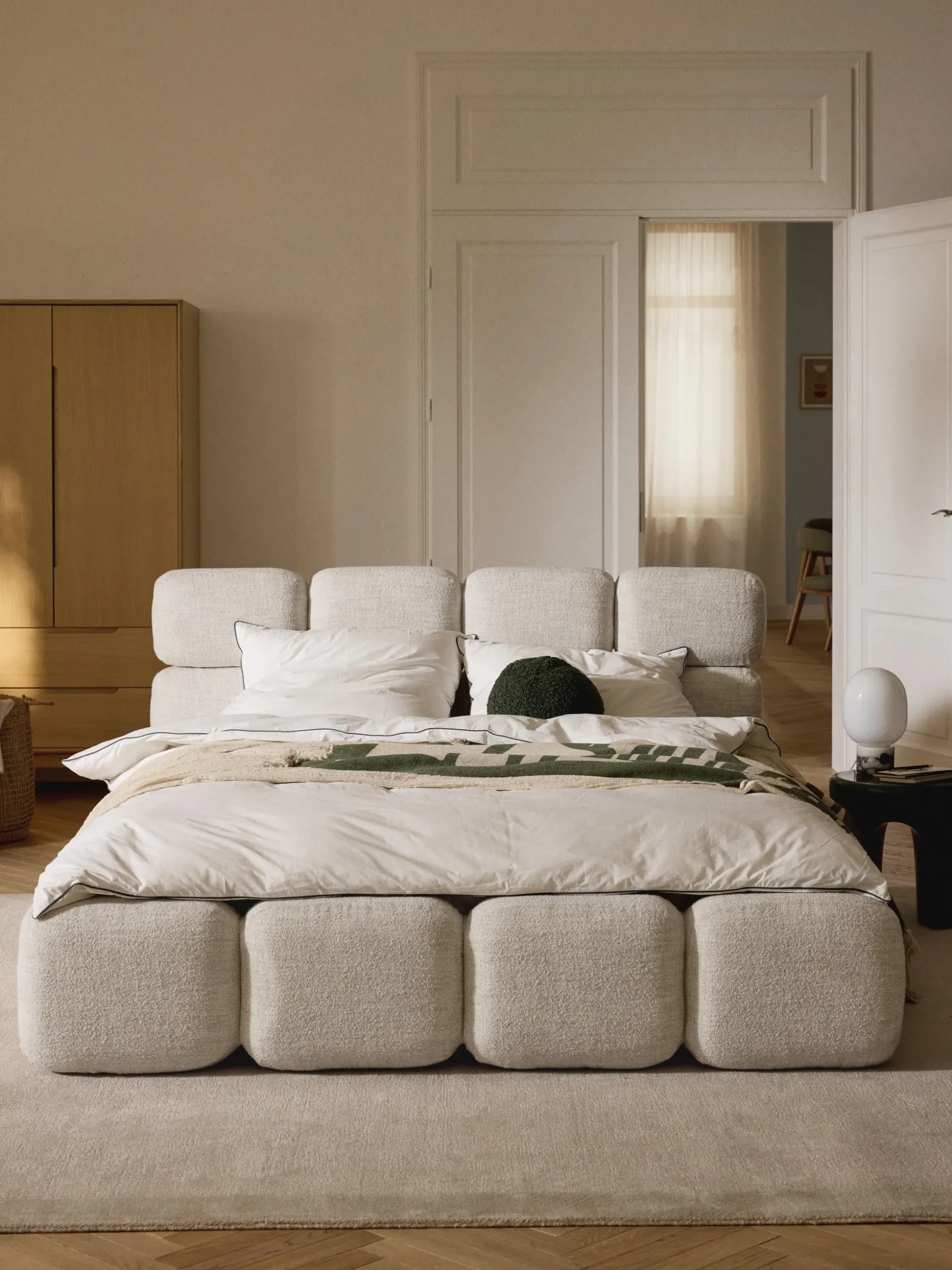 Letto imbottito in bouclé Tayla