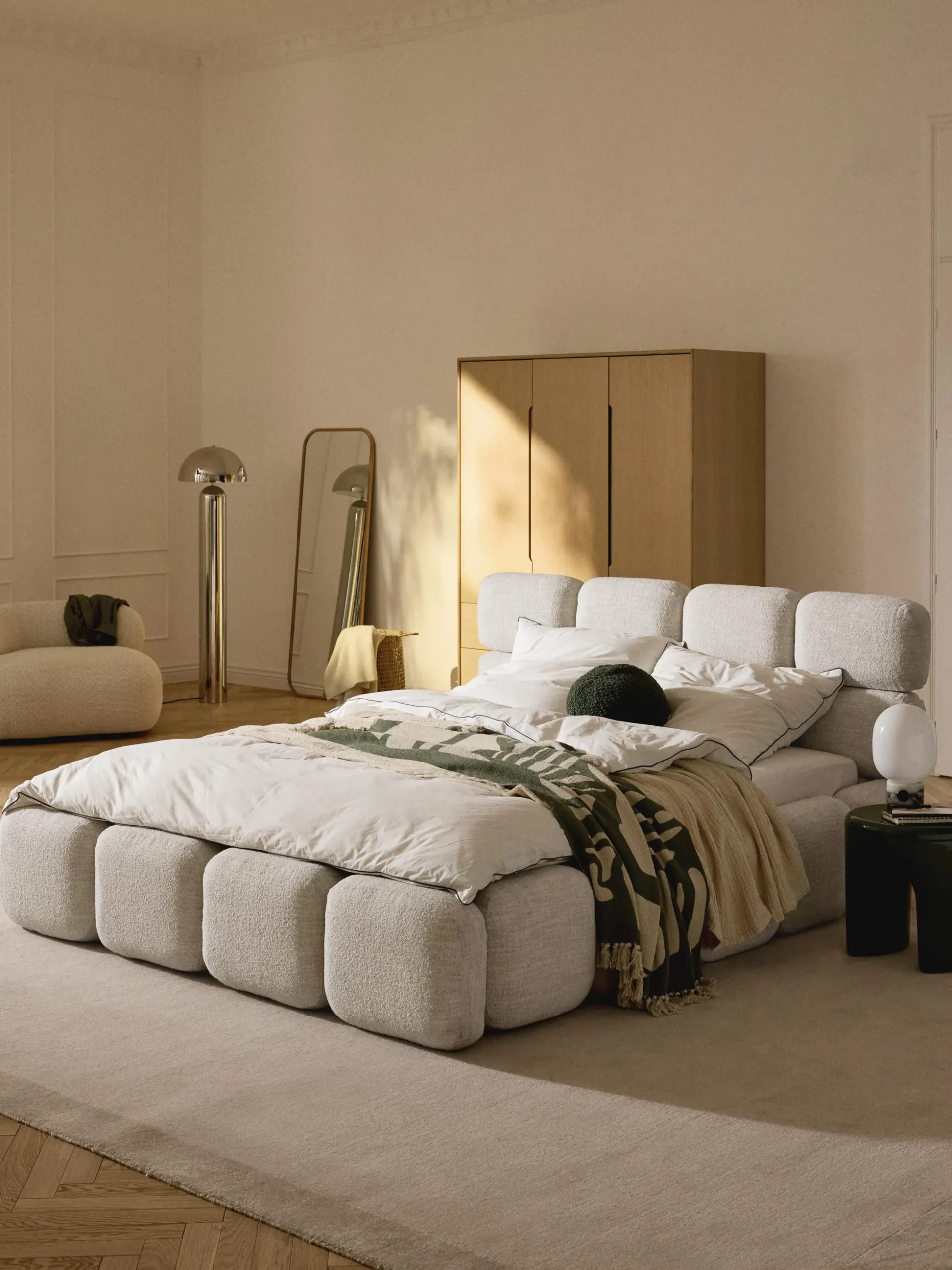Letto imbottito in bouclé Tayla