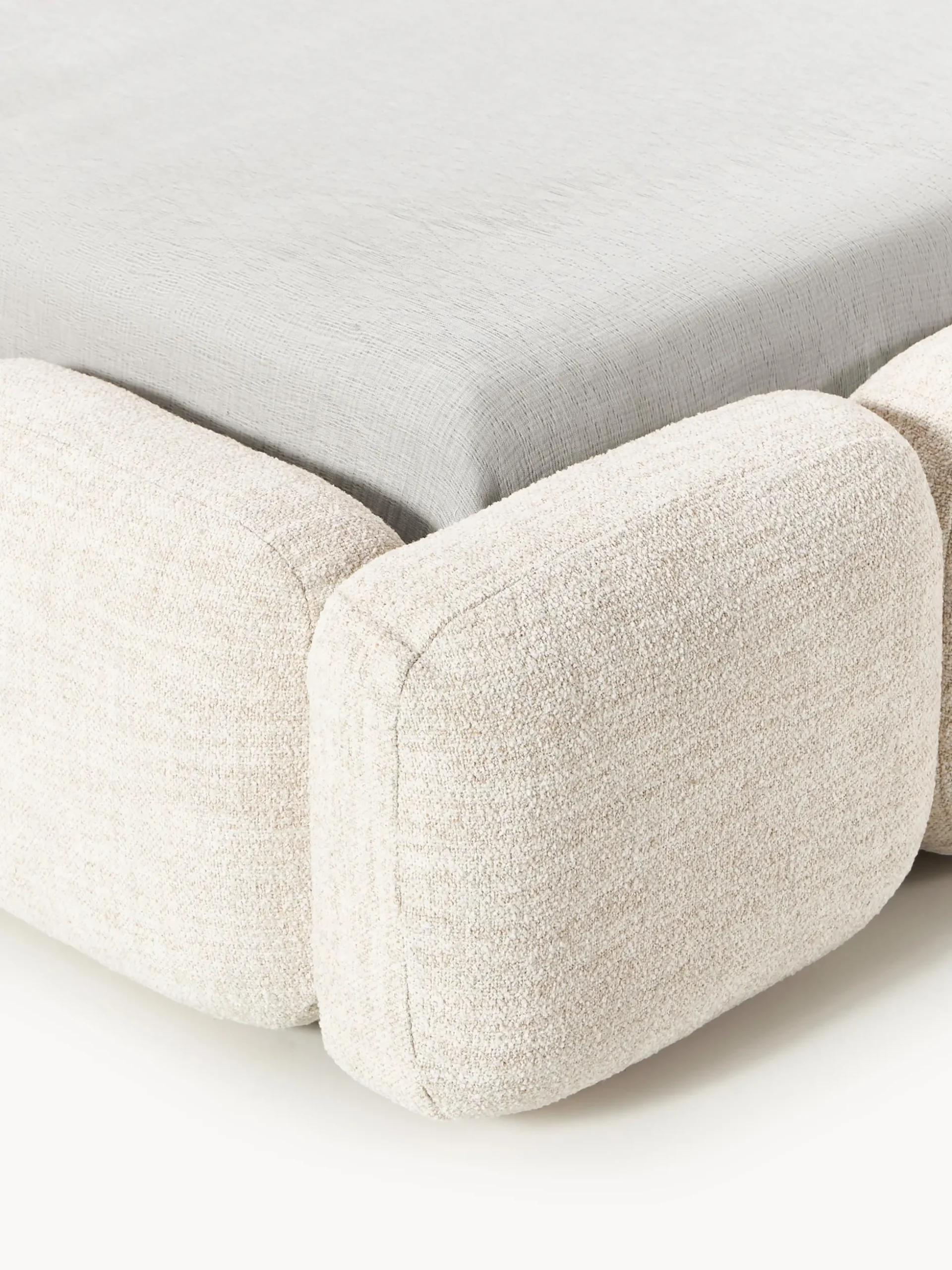 Letto imbottito in bouclé Tayla