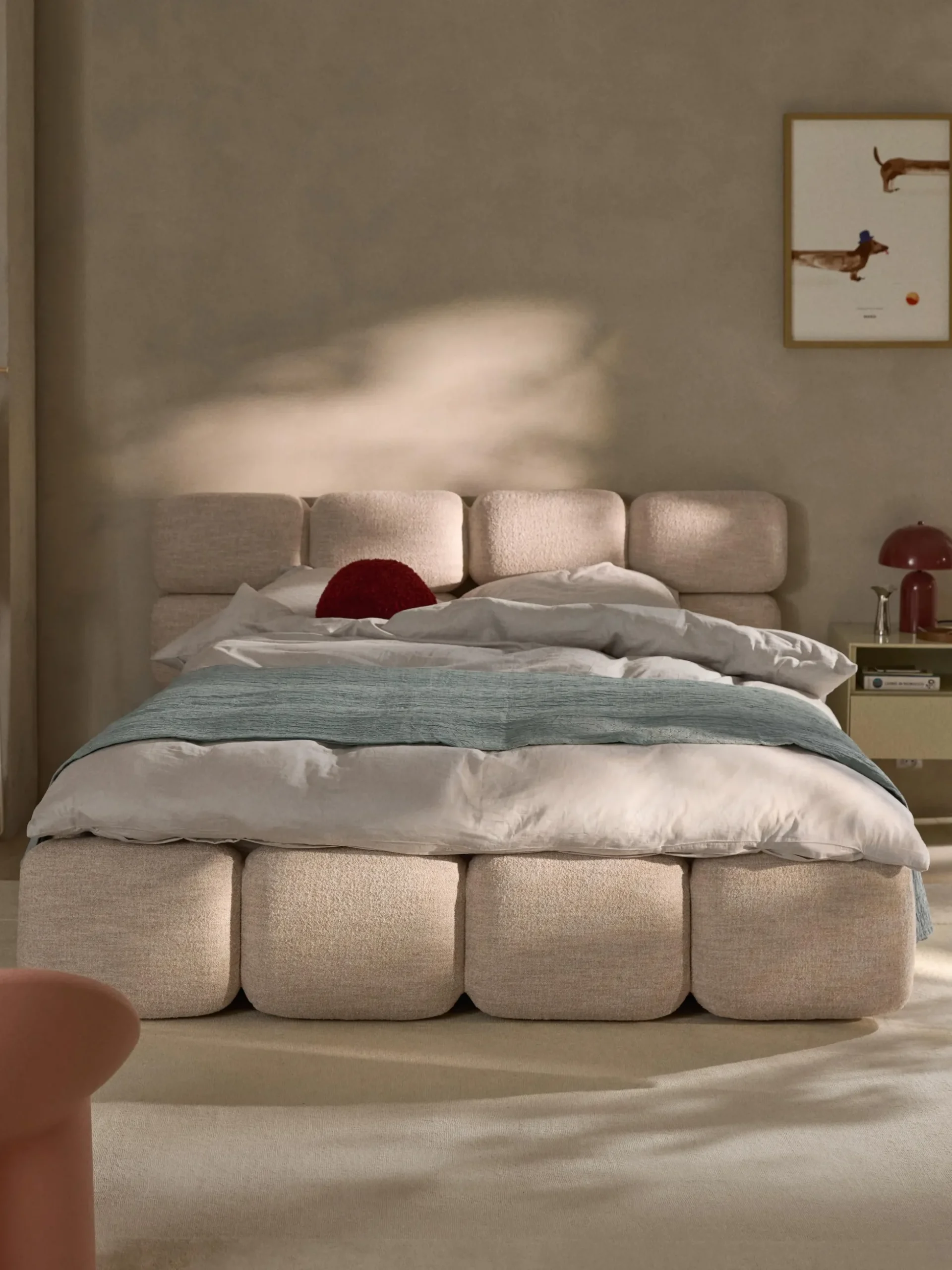 Letto imbottito in bouclé con contenitore Tayla