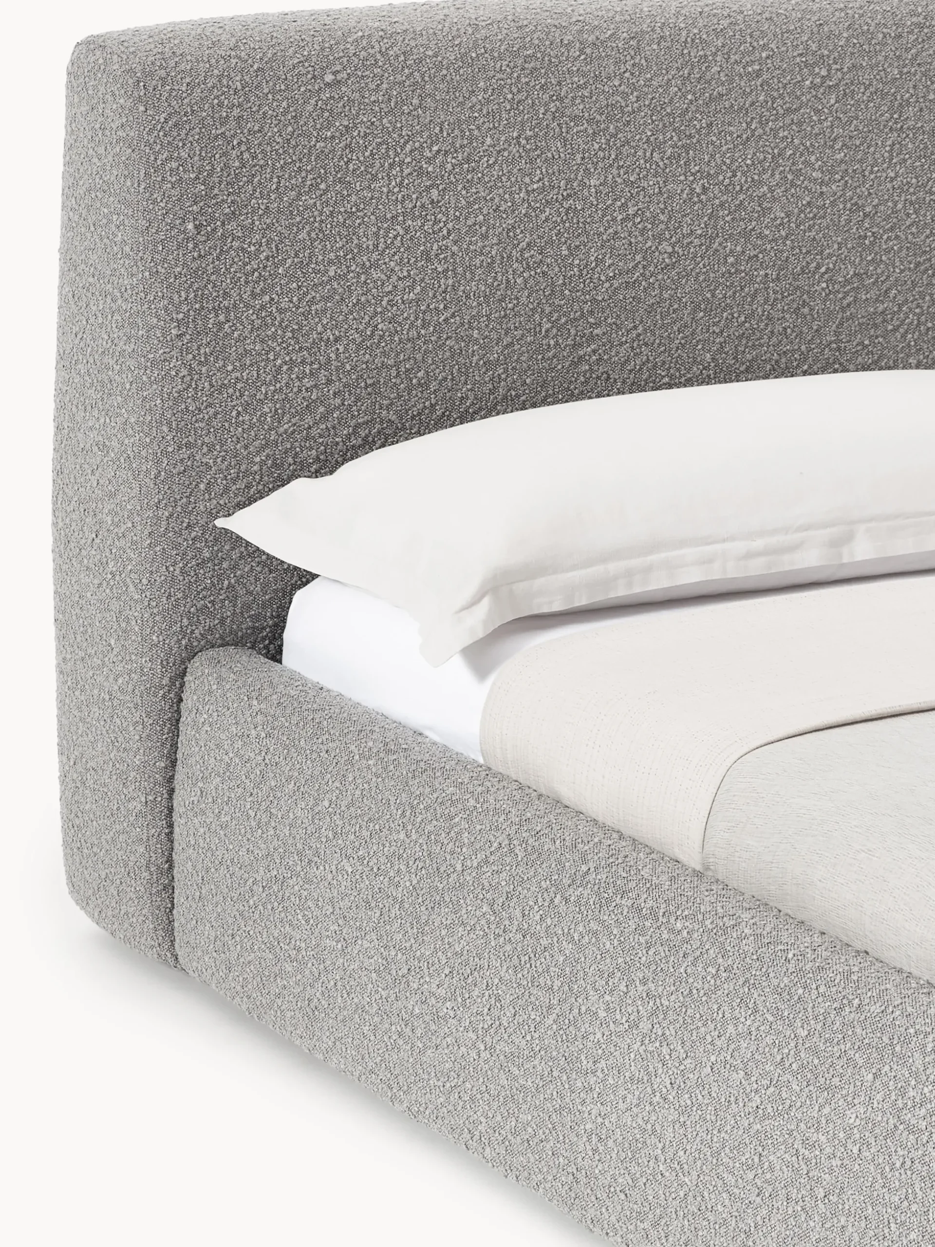 Letto imbottito in bouclé Cloud