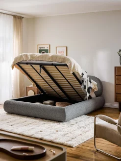 Letto imbottito in bouclé con contenitore Alba