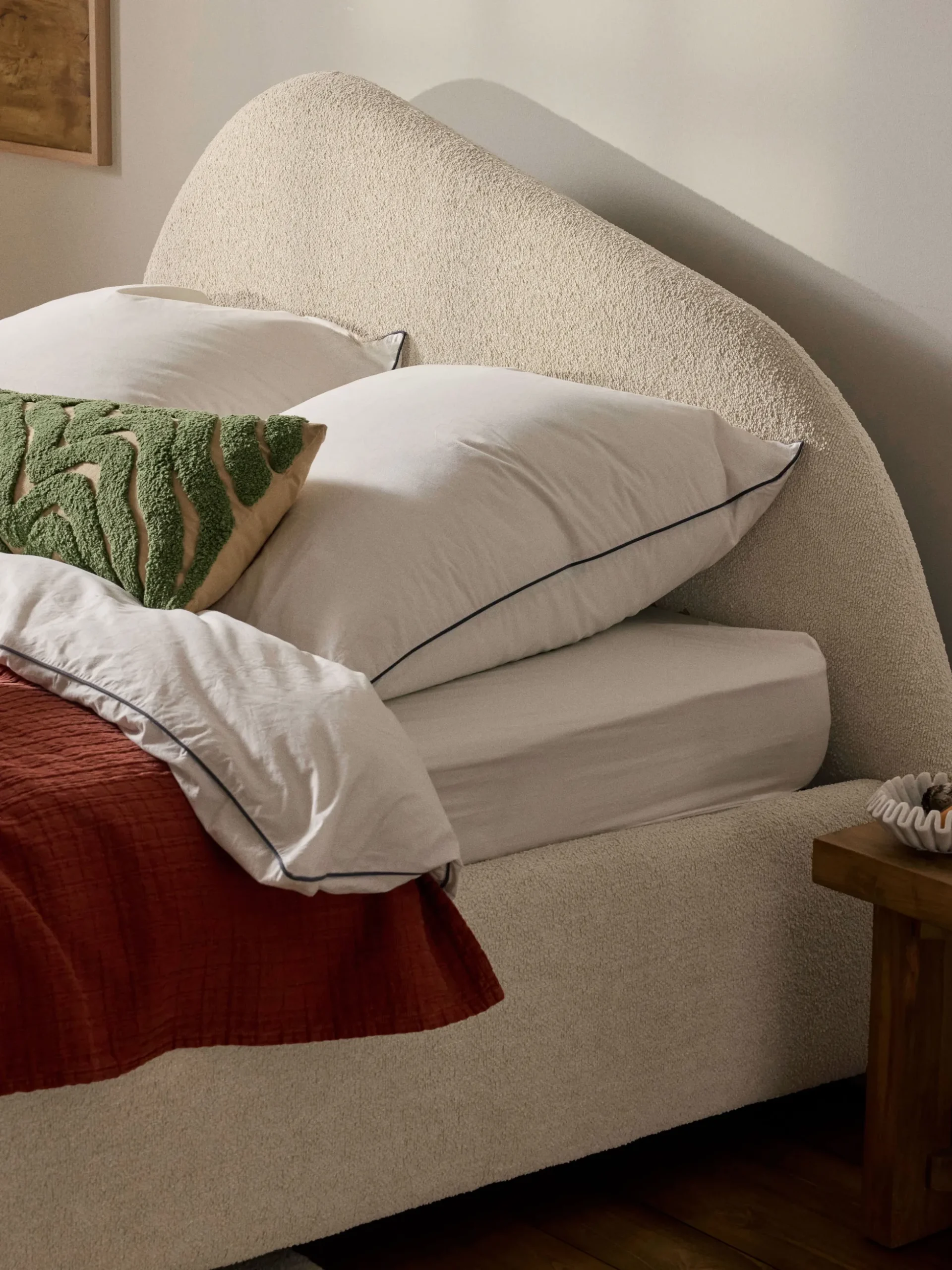 Letto imbottito in bouclé Gary