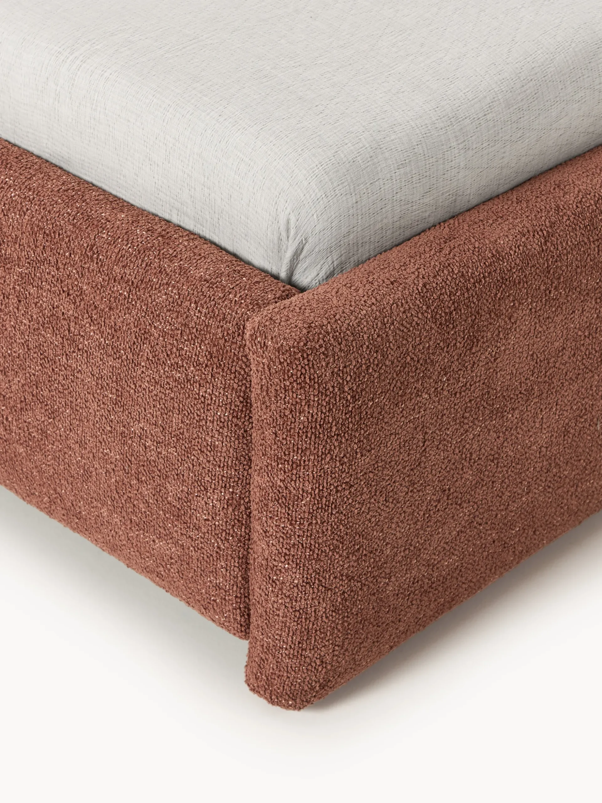 Letto imbottito in bouclé Gary