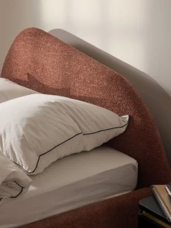 Letto imbottito in bouclé Gary