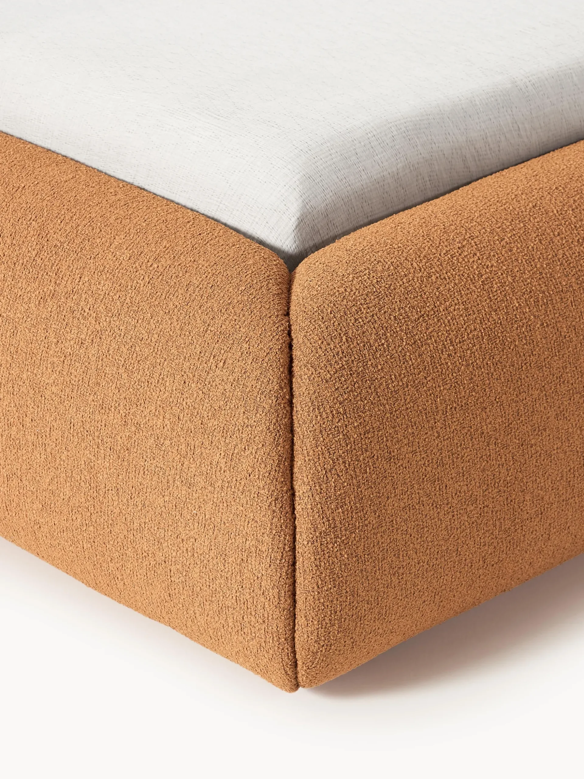 Letto imbottito in bouclé Sofia