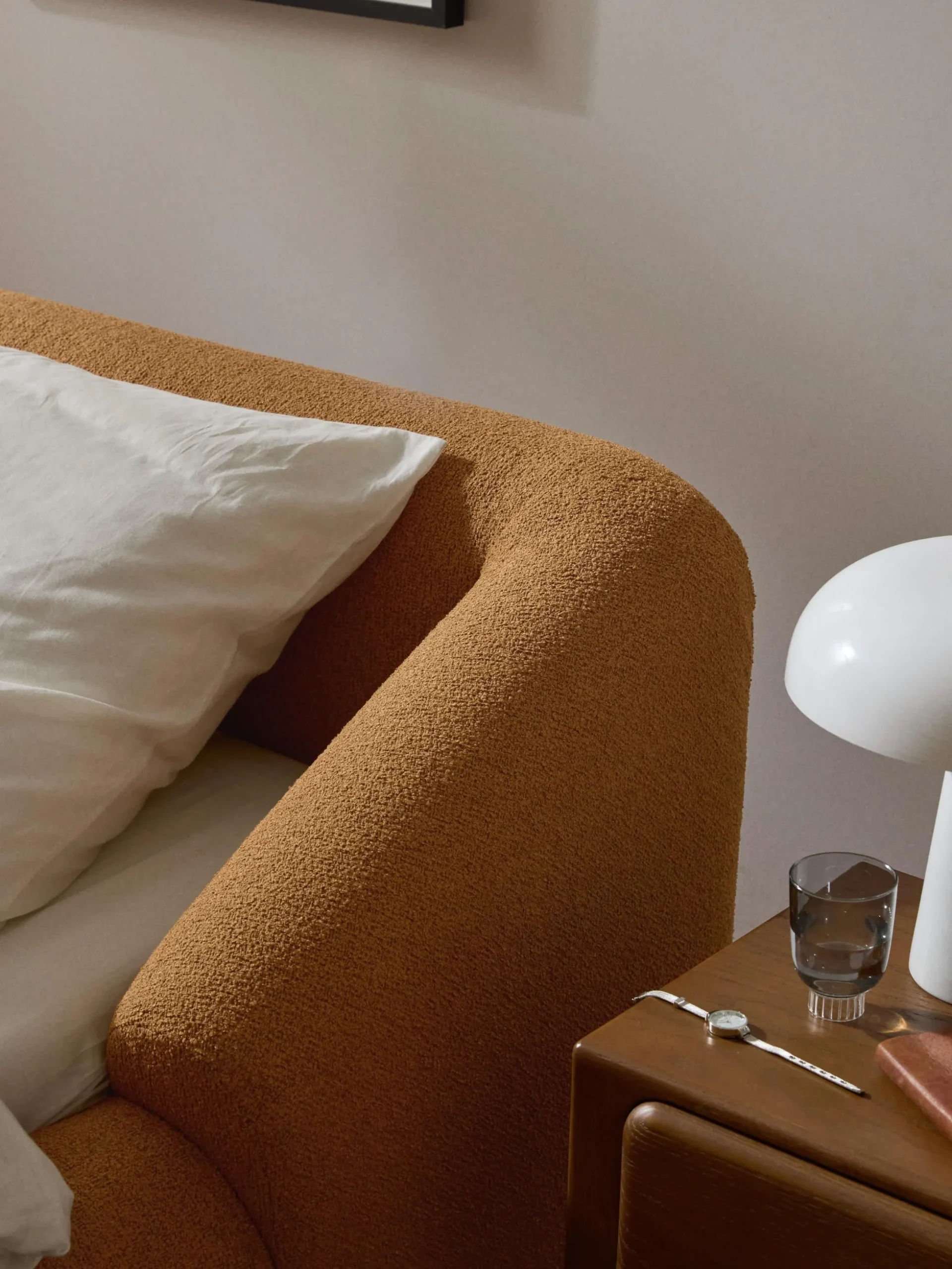 Letto imbottito in bouclé Sofia