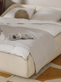 Letto imbottito in bouclé Sofia