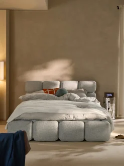Letto imbottito in bouclé con contenitore Tayla