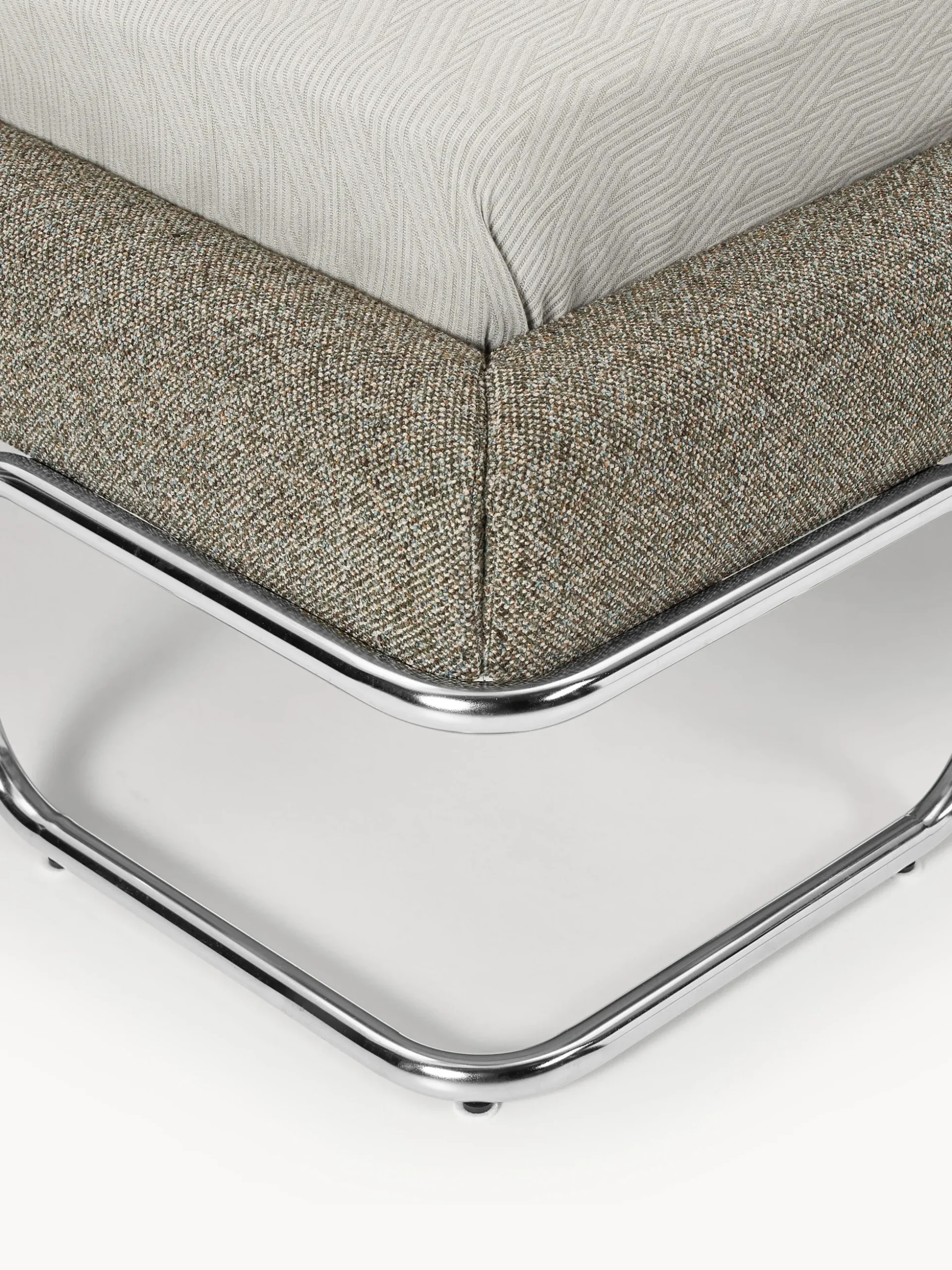 Letto imbottito in bouclé con gambe in metallo Olina