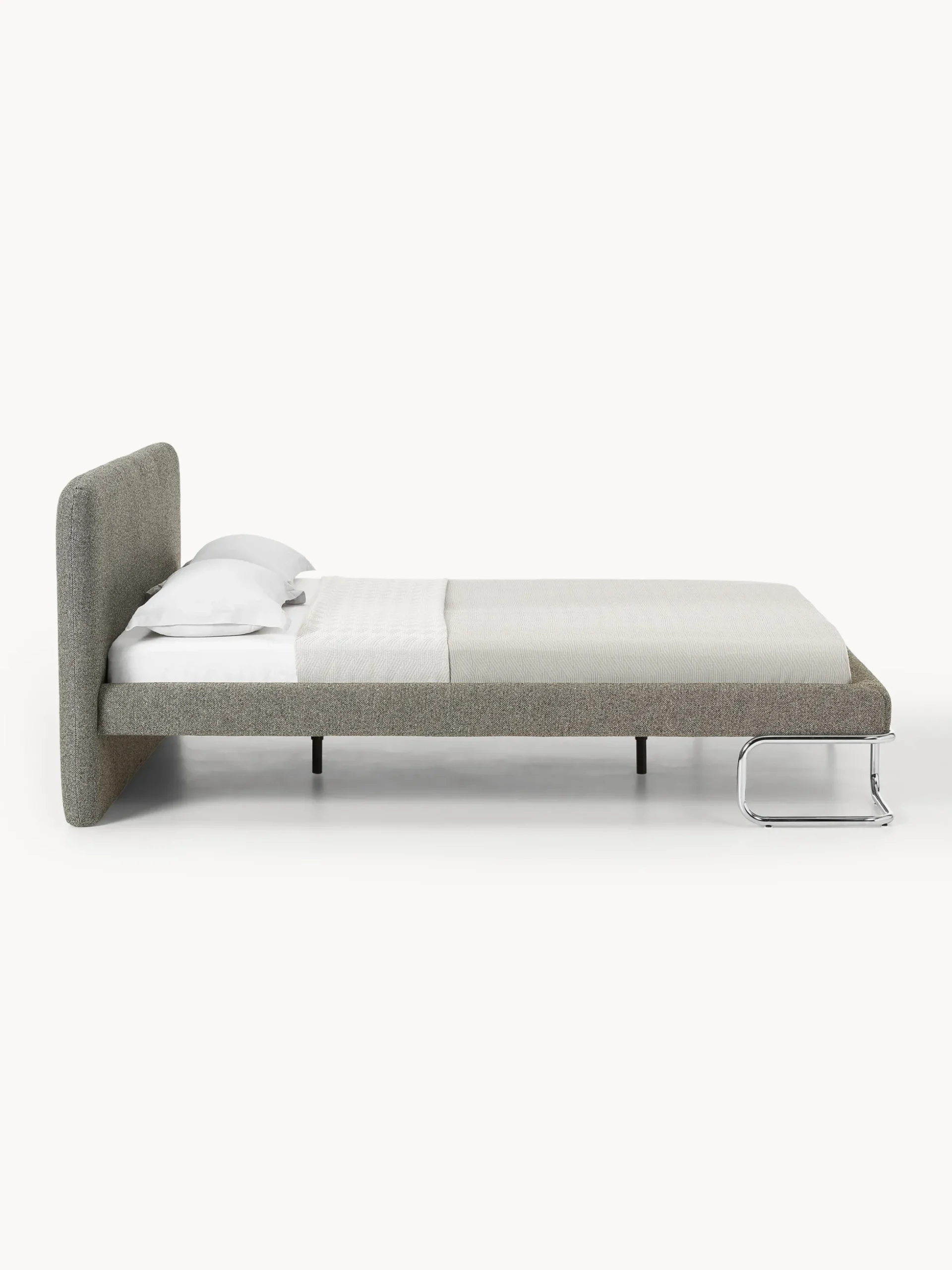 Letto imbottito in bouclé con gambe in metallo Olina