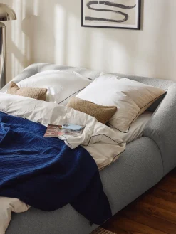Letto imbottito in bouclé Sofia