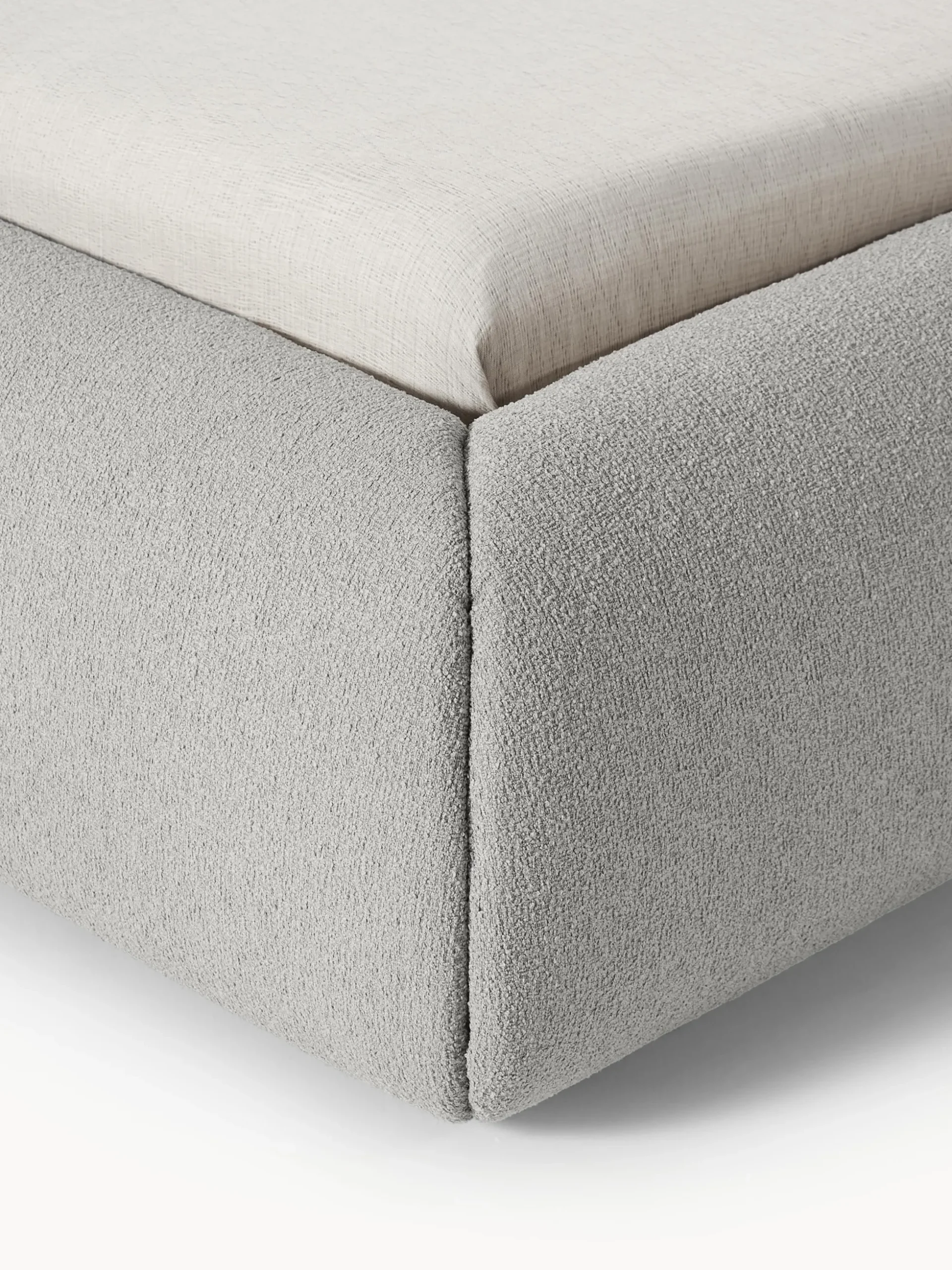 Letto imbottito in bouclé Sofia