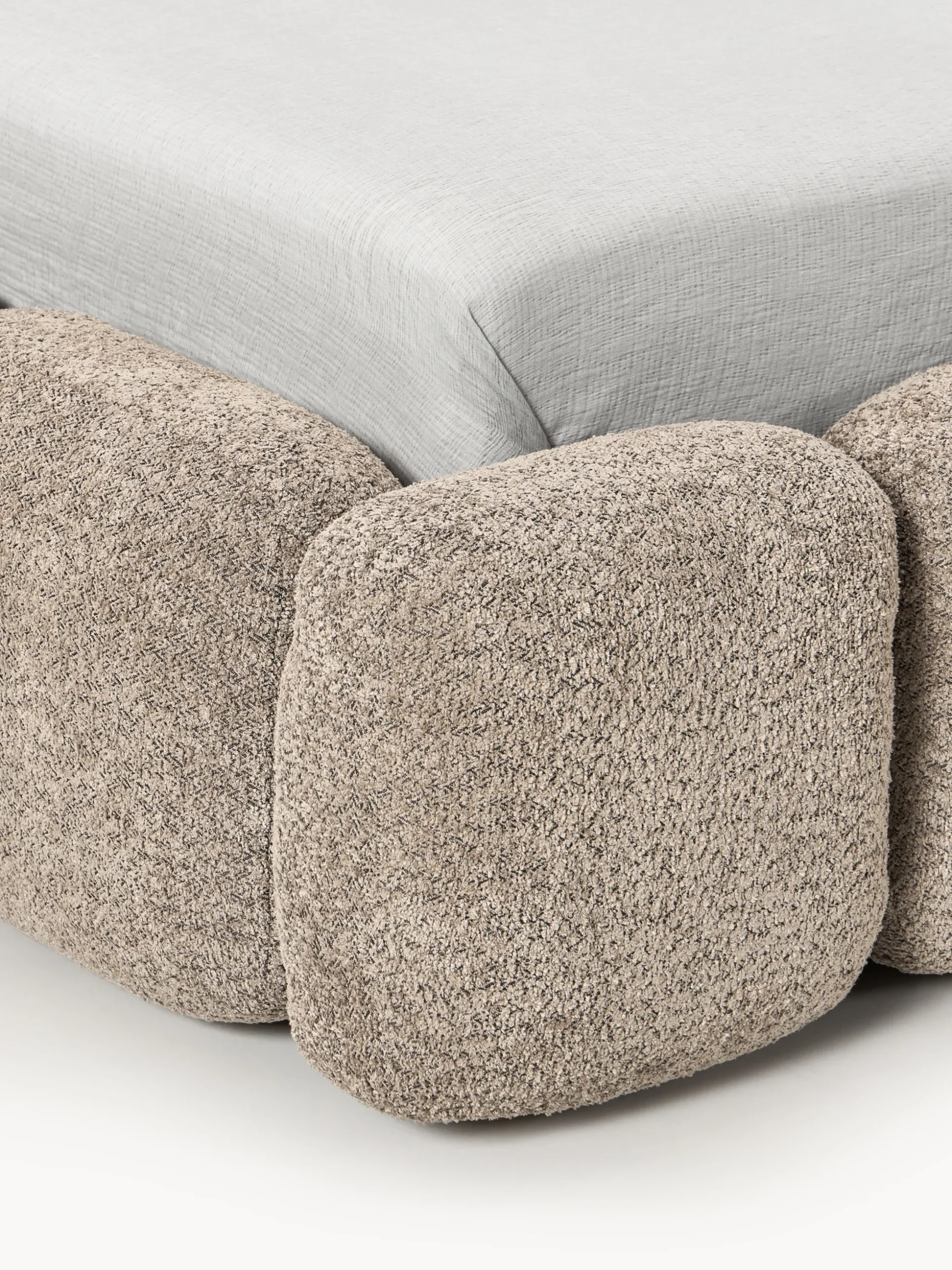 Letto imbottito in teddy bouclé con contenitore Tayla