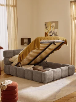 Letto imbottito in teddy bouclé con spazio contenitore aggiuntivo Tayla